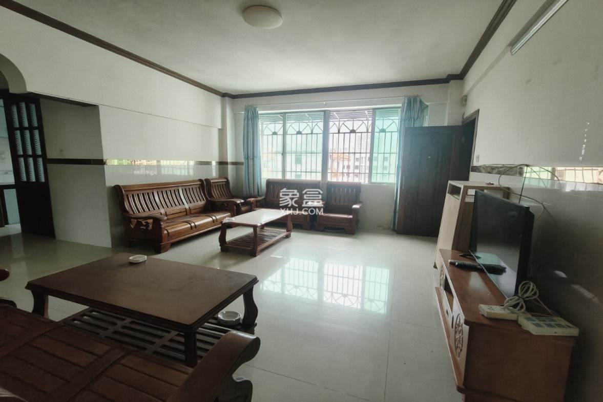 海南师范大学 3室2厅2卫 138.0万 海南师范大学 3室2厅2卫 138.0万客厅