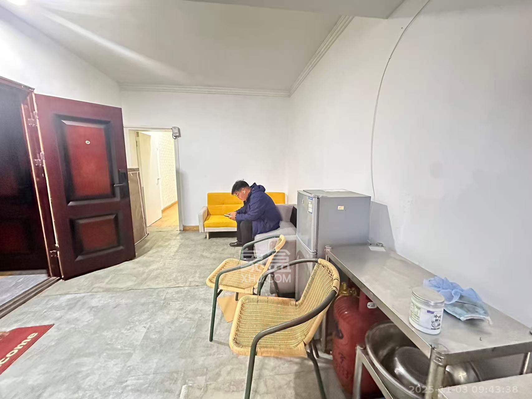 新兴小区(杨家山社区) 1室1厅1卫 1200.0元/月 新兴小区(杨家山社区) 1室1厅1卫 1200.0元/月室内图