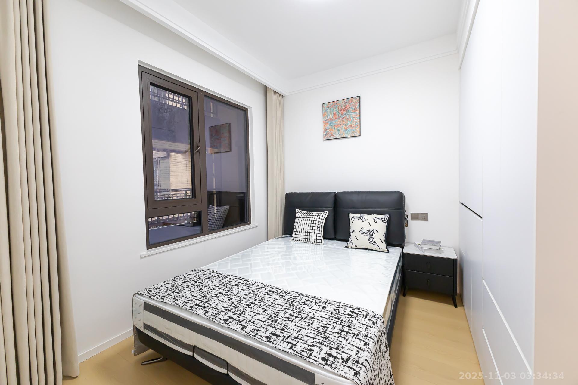 龙湖璟宸原著（龙湖紫宸）  3室2厅1卫    72.8万卧室