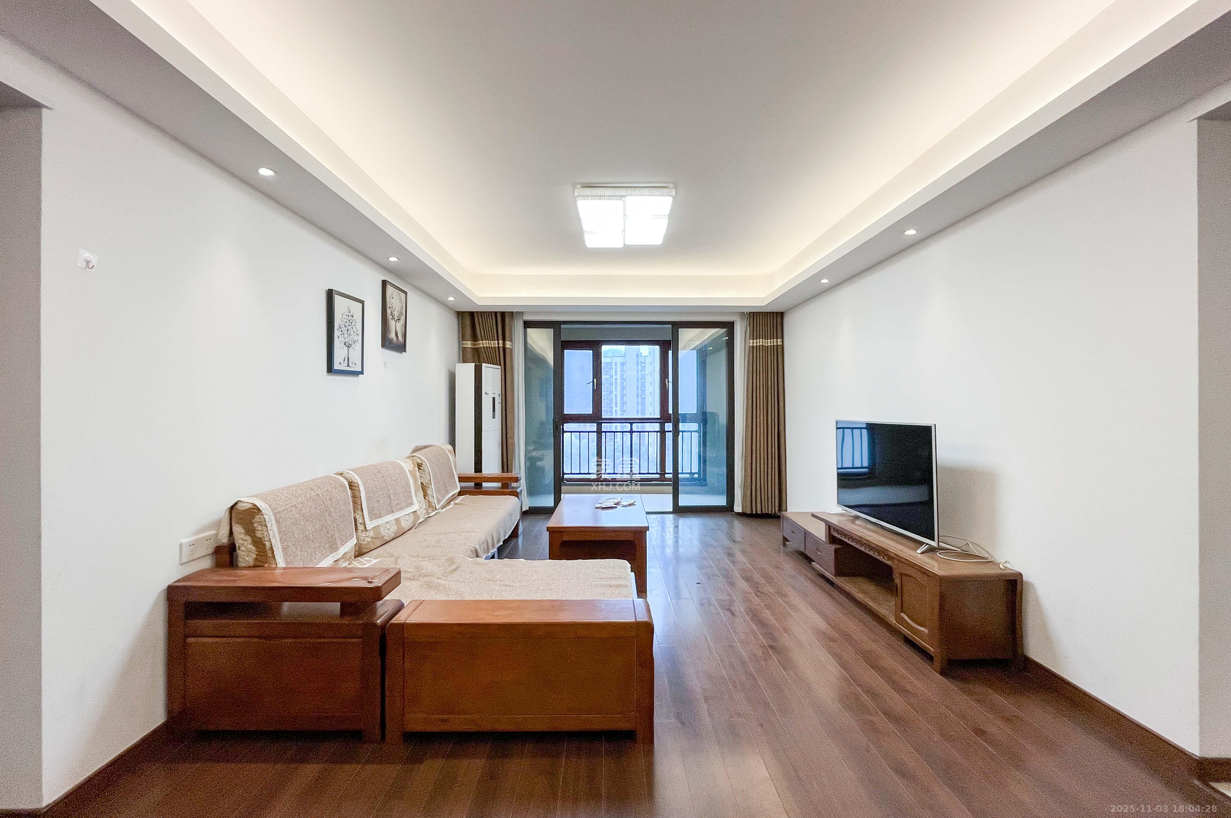 万科里梅溪郡 4室2厅2卫 258.0万 万科里梅溪郡 4室2厅2卫 258.0万客厅