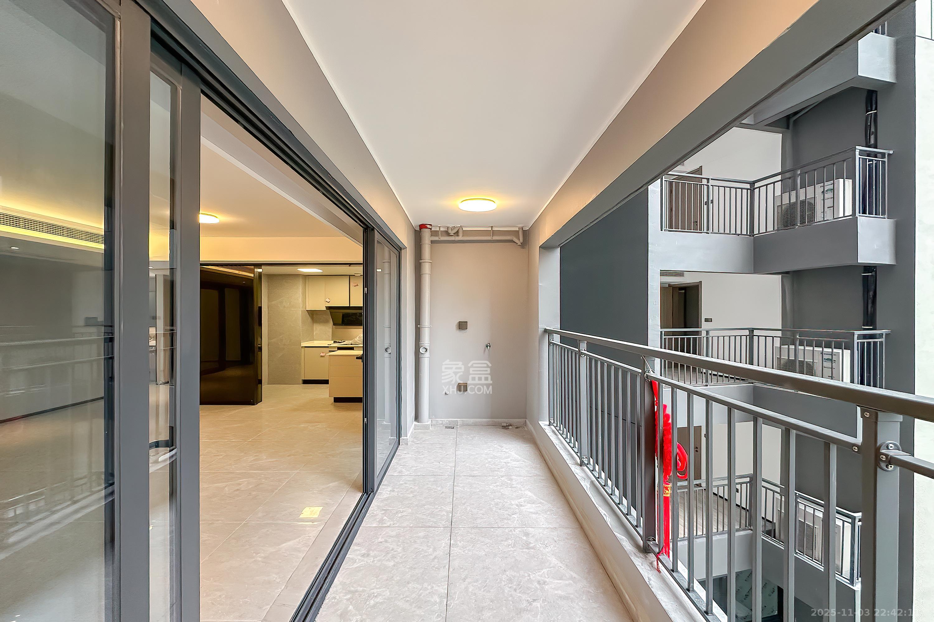 万科半岛国际  4室2厅2卫    160.0万阳台