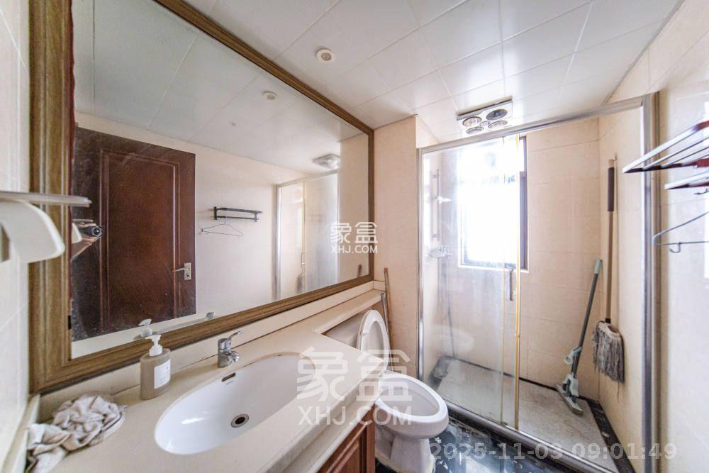 中海国际三期  4室2厅2卫    2500.0元/月室内图