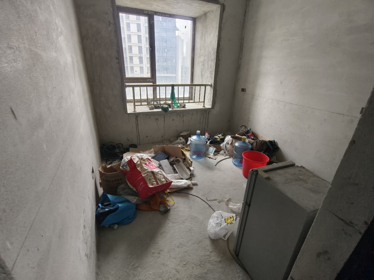 海航豪庭南苑  3室2厅2卫    300.0万客厅