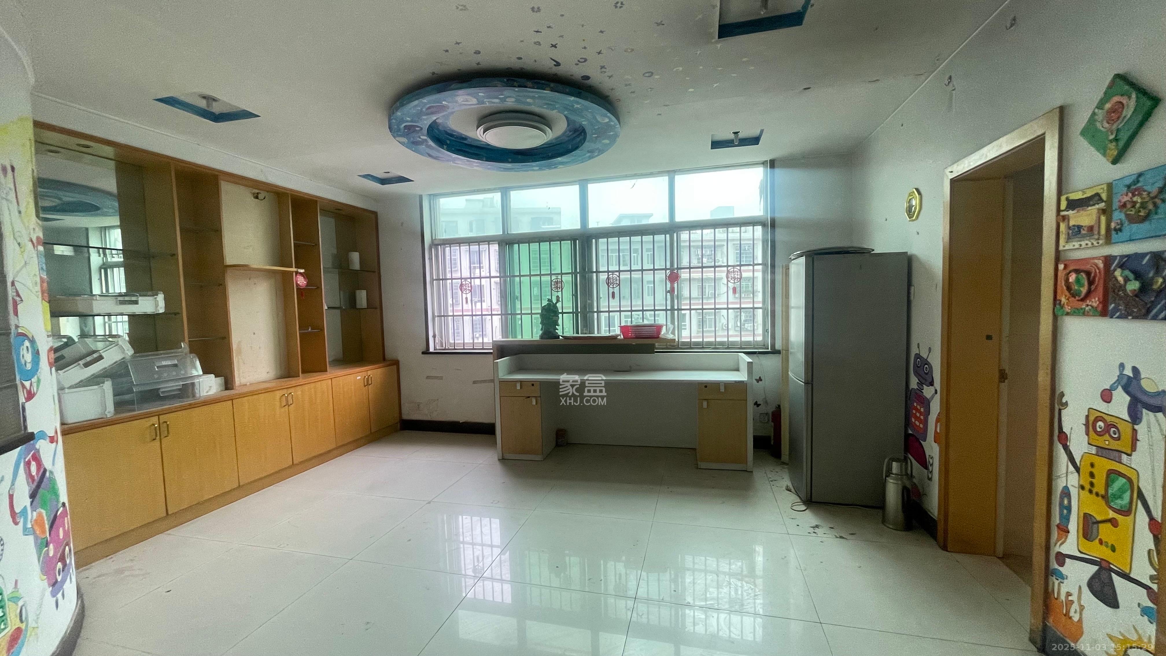 红星糖酒城 5室2厅1卫 3300.0元/月 红星糖酒城 5室2厅1卫 3300.0元/月室内图