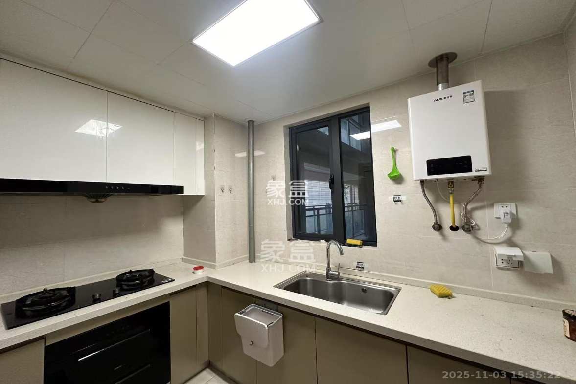 长沙高铁吾悦广场 3室2厅2卫 3500.0元/月 长沙高铁吾悦广场 3室2厅2卫 3500.0元/月室内图