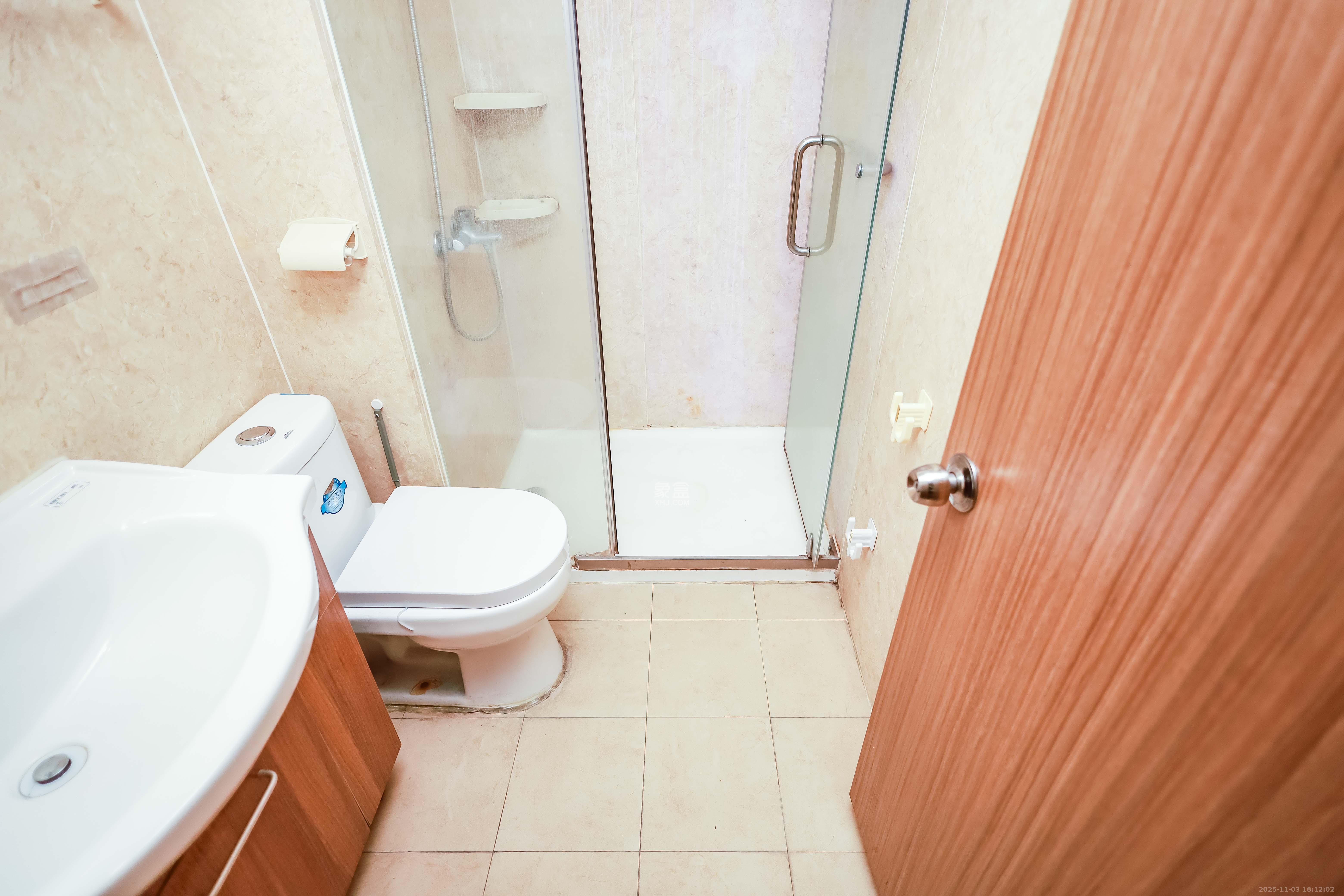 麓谷小镇  3室2厅1卫    53.0万卫生间