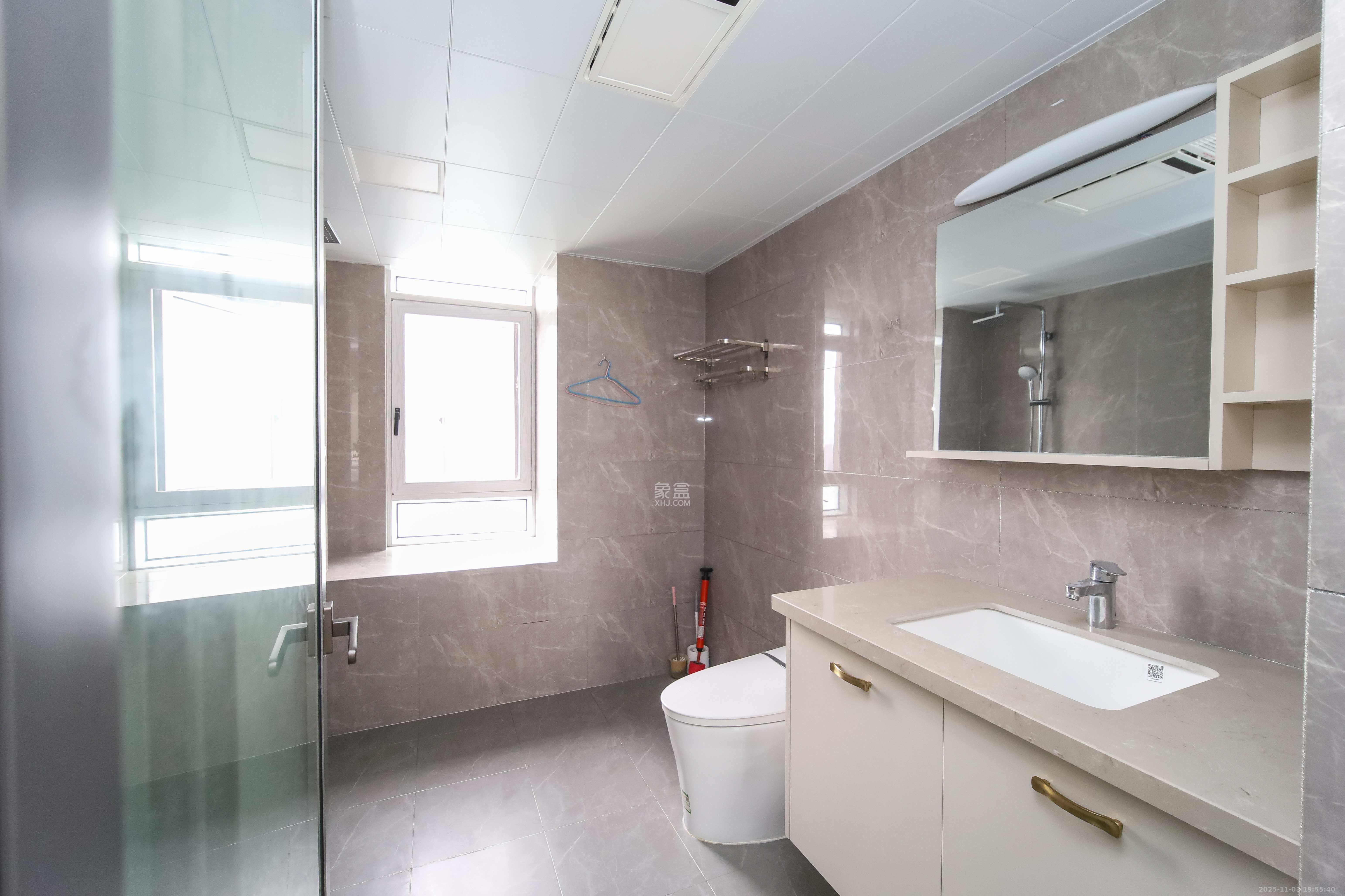 德奥悦东方 4室2厅3卫 229.0万 德奥悦东方 4室2厅3卫 229.0万卫生间