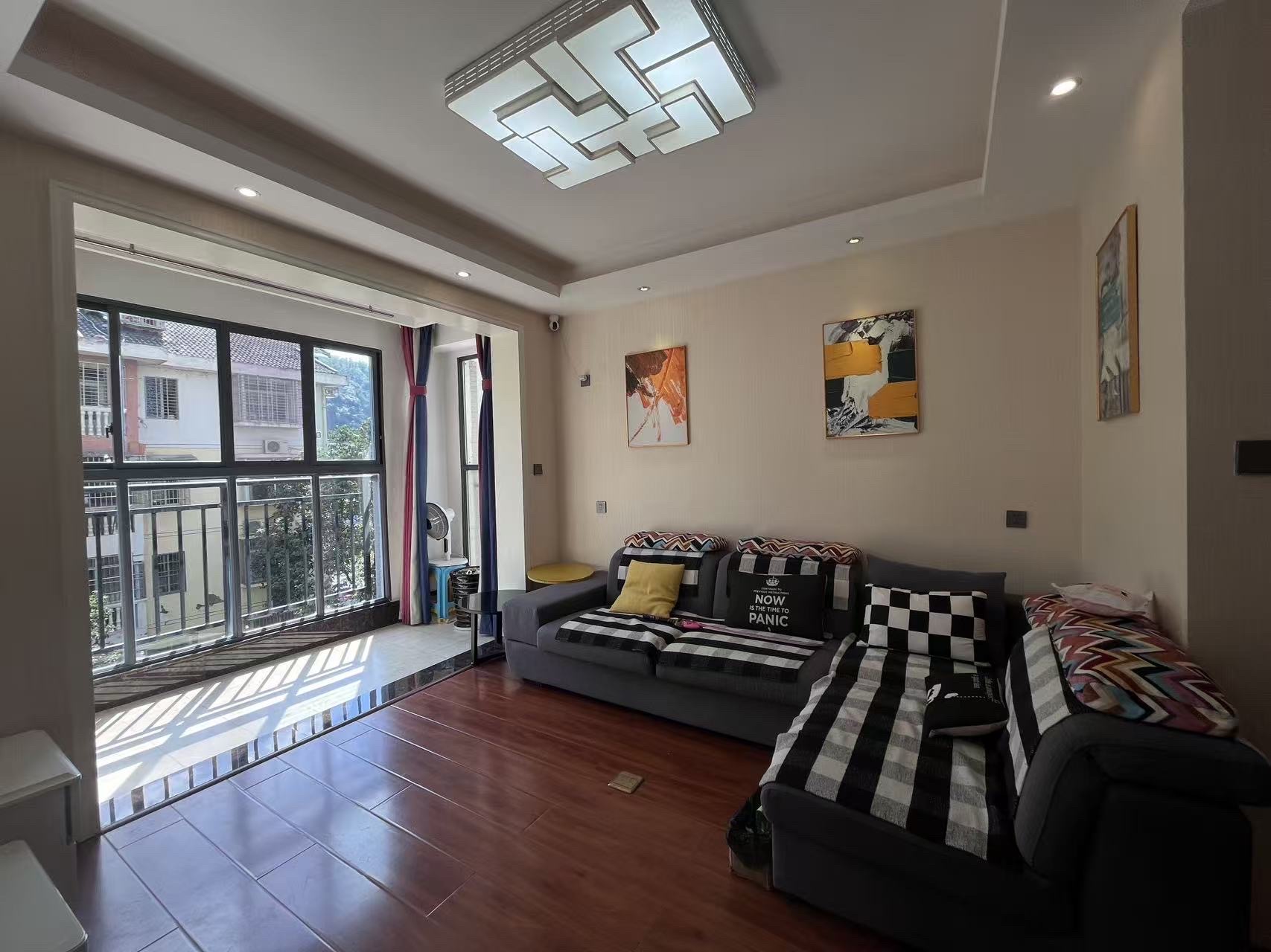 御花园 2室2厅1卫 1500.0元/月 御花园 2室2厅1卫 1500.0元/月室内图