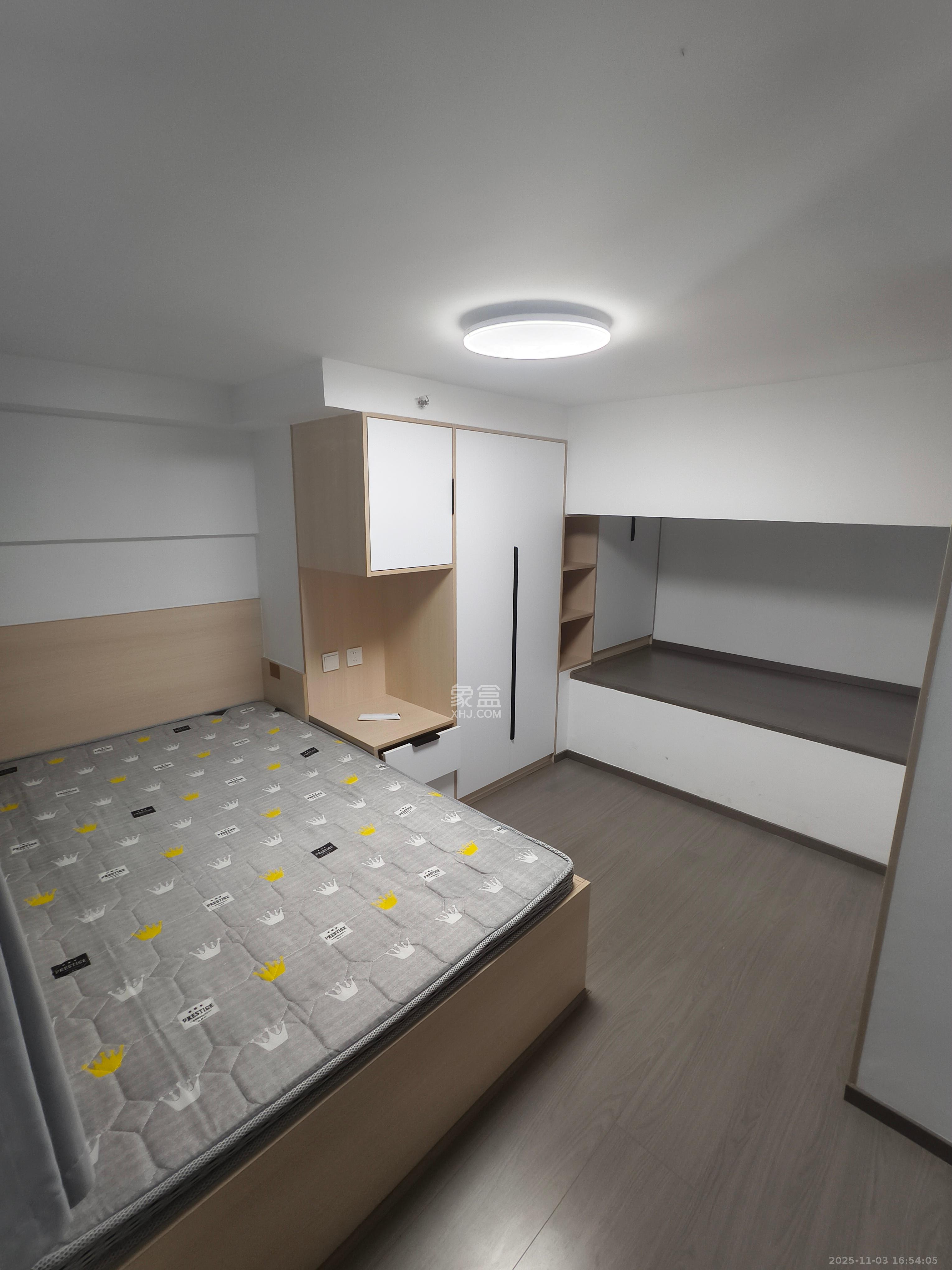 绿地V岛  2室1厅1卫    2400.0元/月室内图