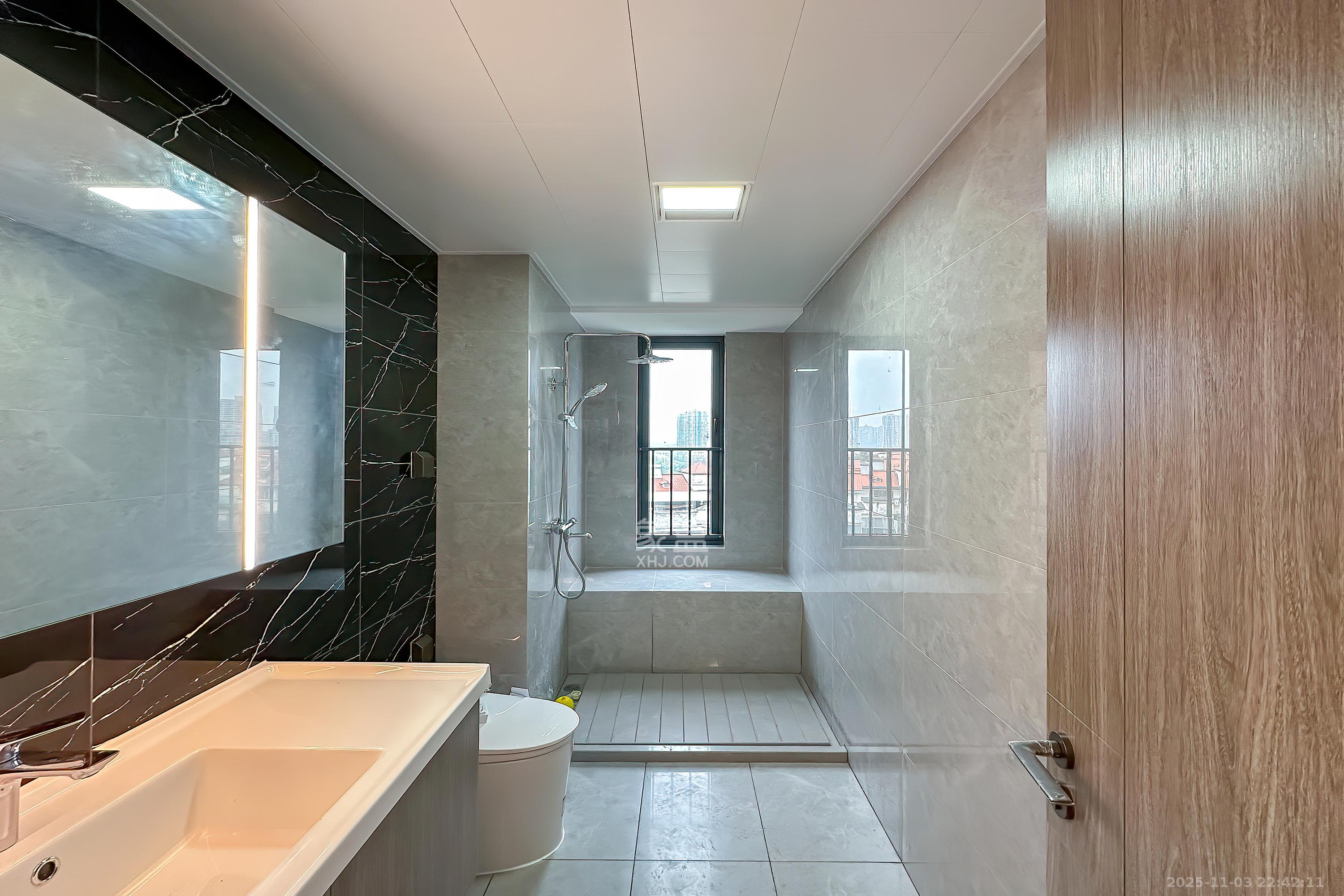 万科半岛国际 4室2厅2卫 160.0万 万科半岛国际 4室2厅2卫 160.0万卫生间