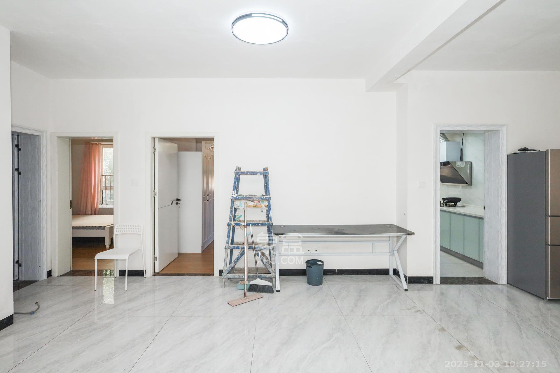 润芳园  3室2厅2卫    2400.0元/月室内图