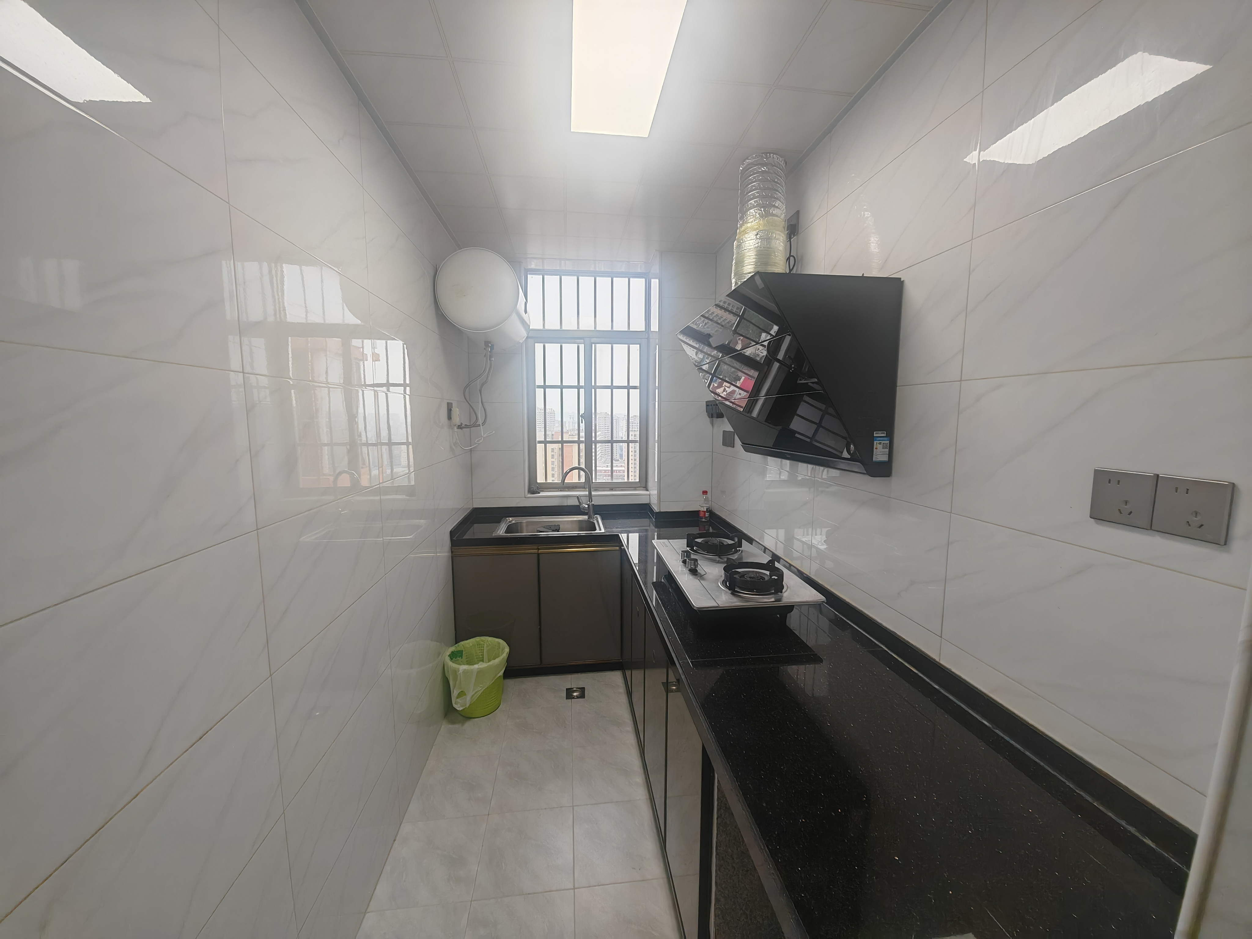 幸福家园  3室2厅1卫    2000.0元/月室内图