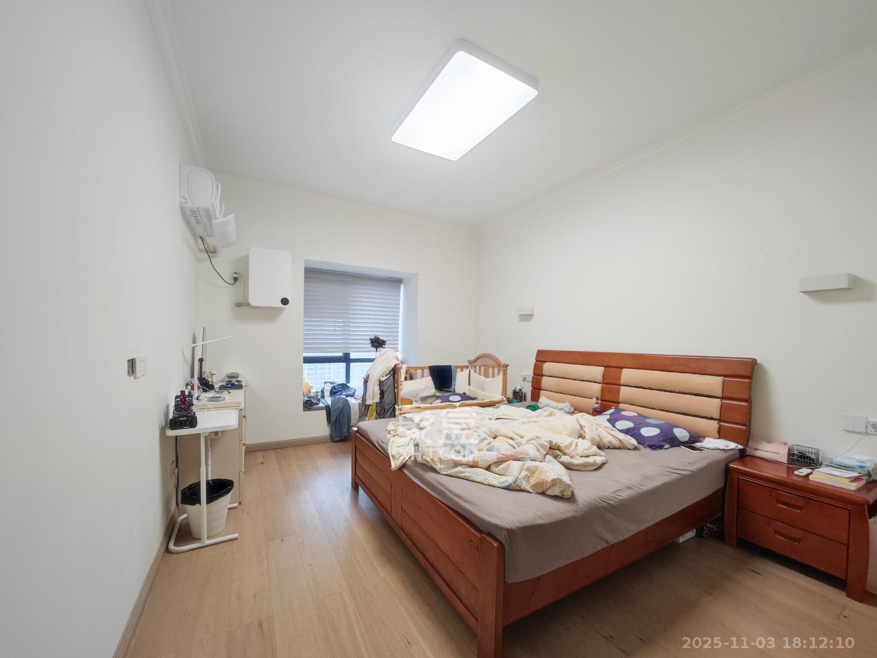 森林城  4室2厅2卫    190.0万卧室