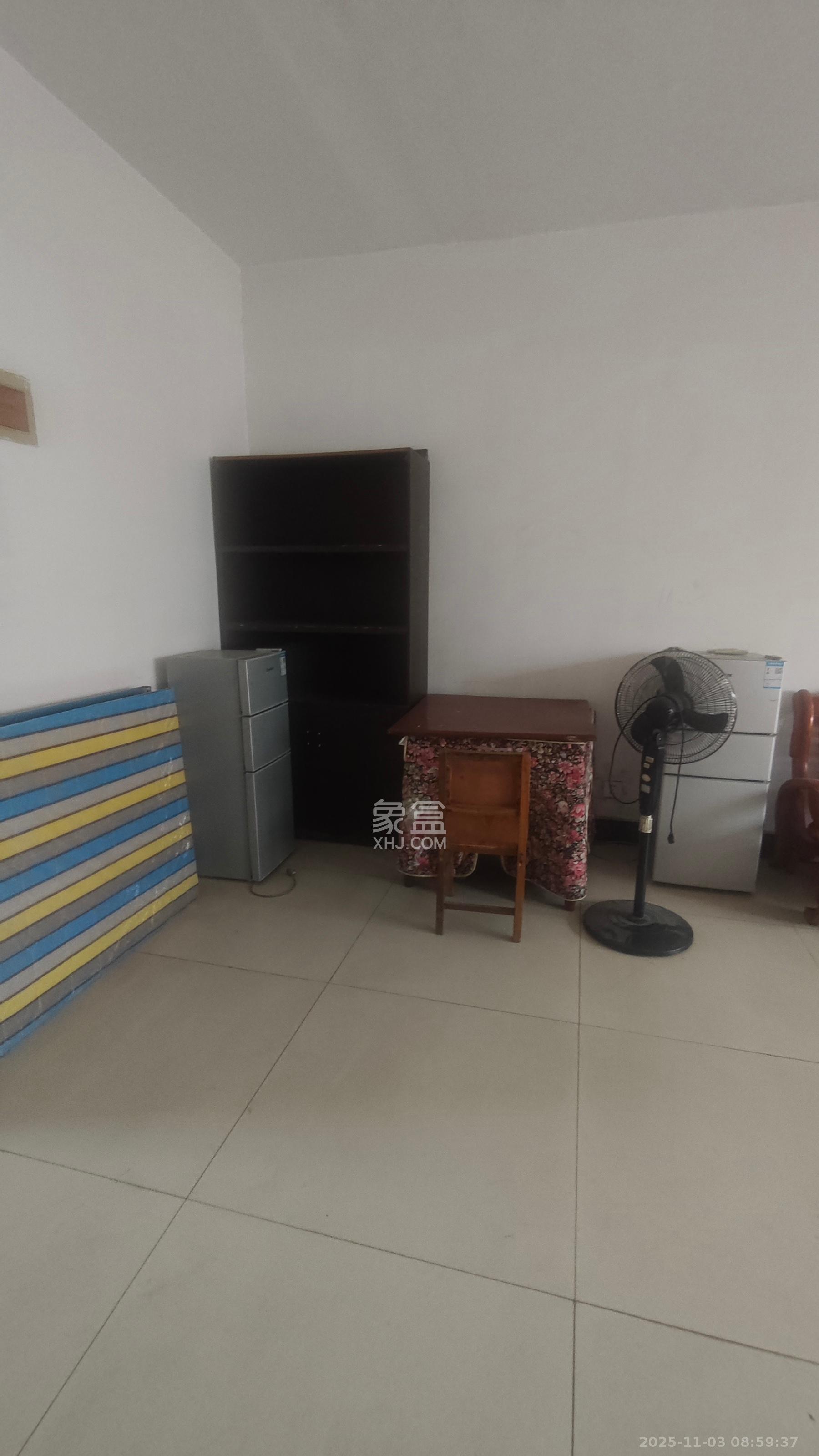 月湖安置小区(马栏山小区) 2室2厅1卫 1100.0元/月 月湖安置小区(马栏山小区) 2室2厅1卫 1100.0元/月室内图