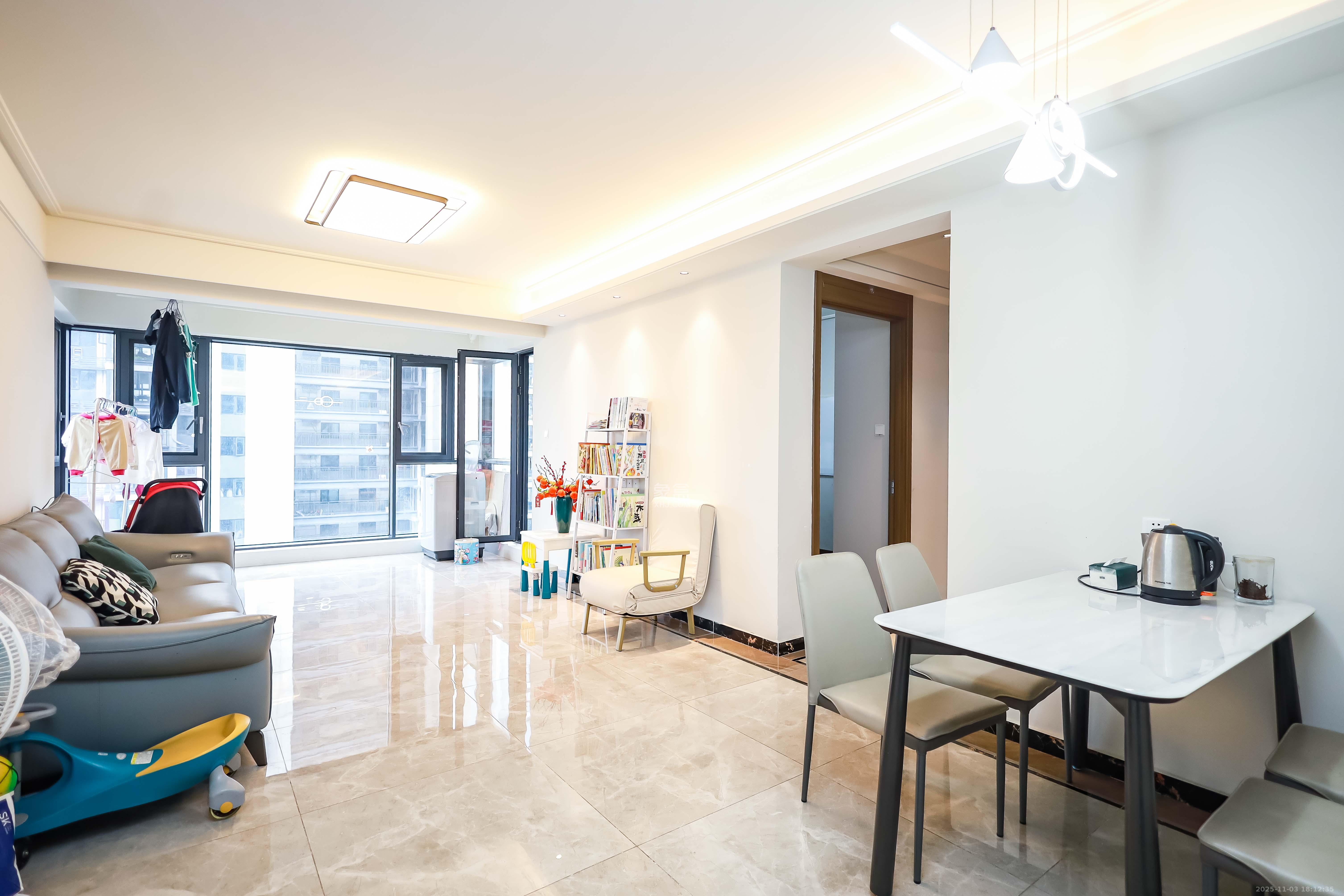 保利恒伟时光印象 4室2厅2卫 118.0万 保利恒伟时光印象 4室2厅2卫 118.0万客厅