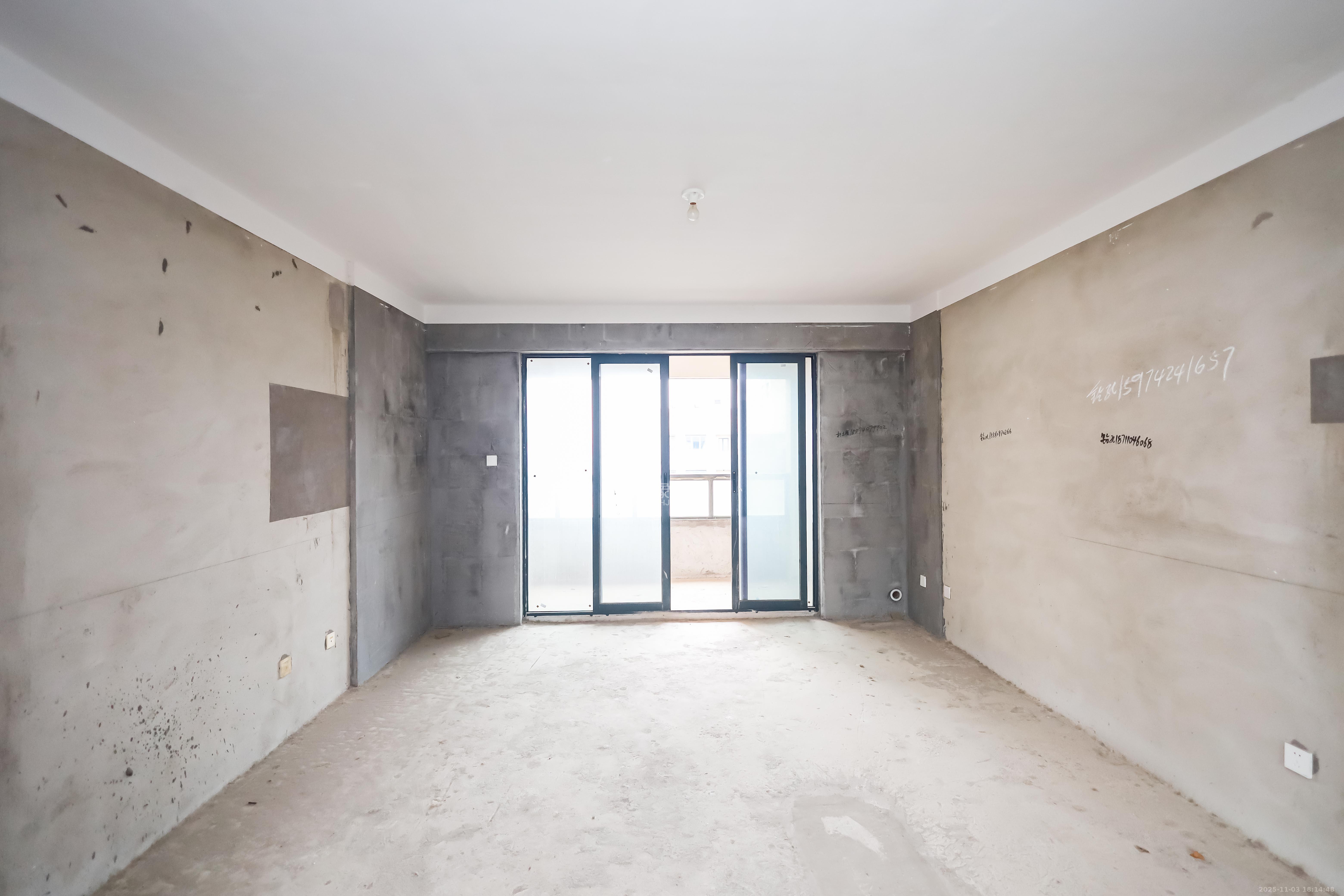 长房云时代  4室2厅2卫    148.0万