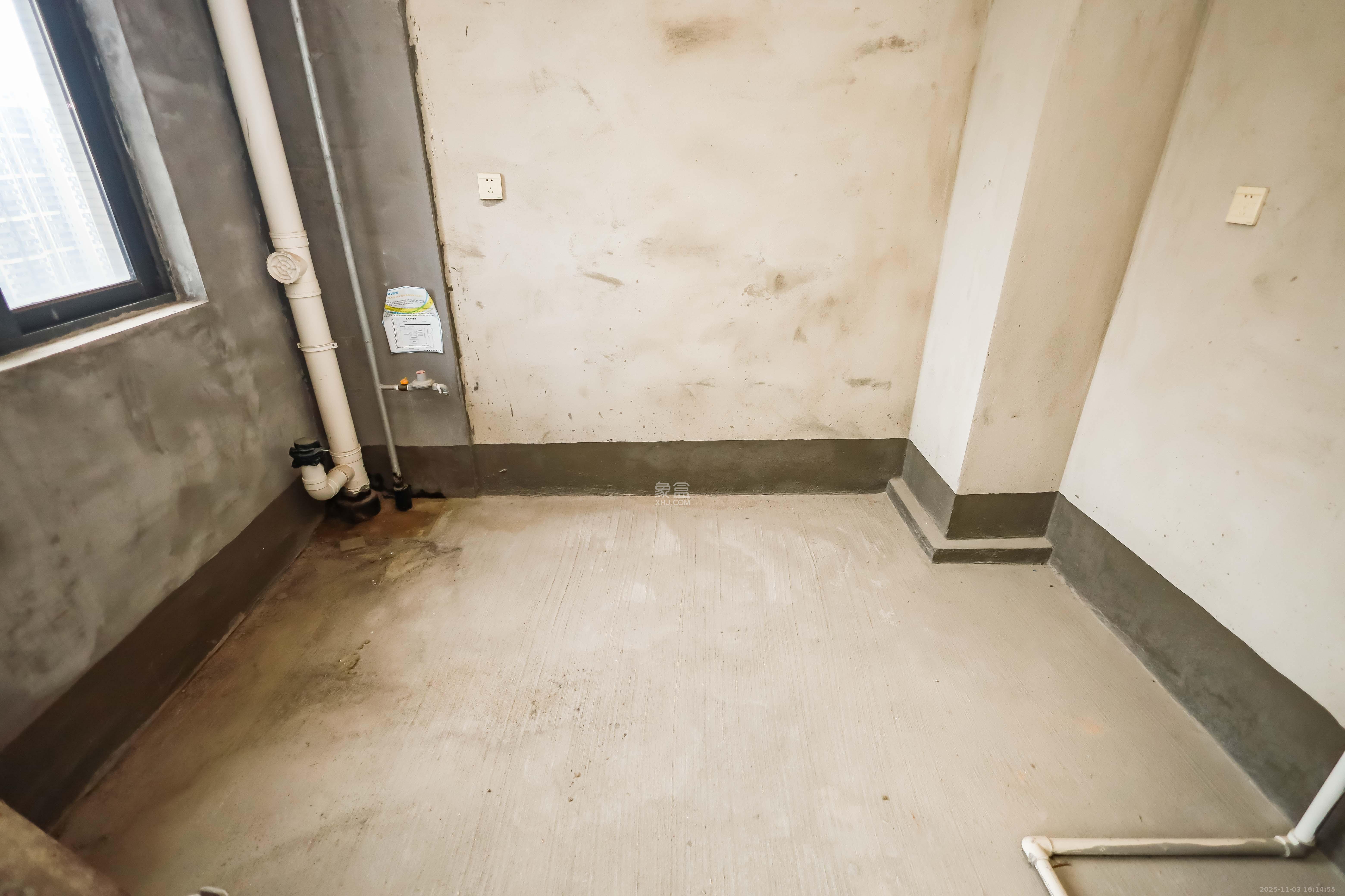 长房云时代  4室2厅2卫    148.0万厨房