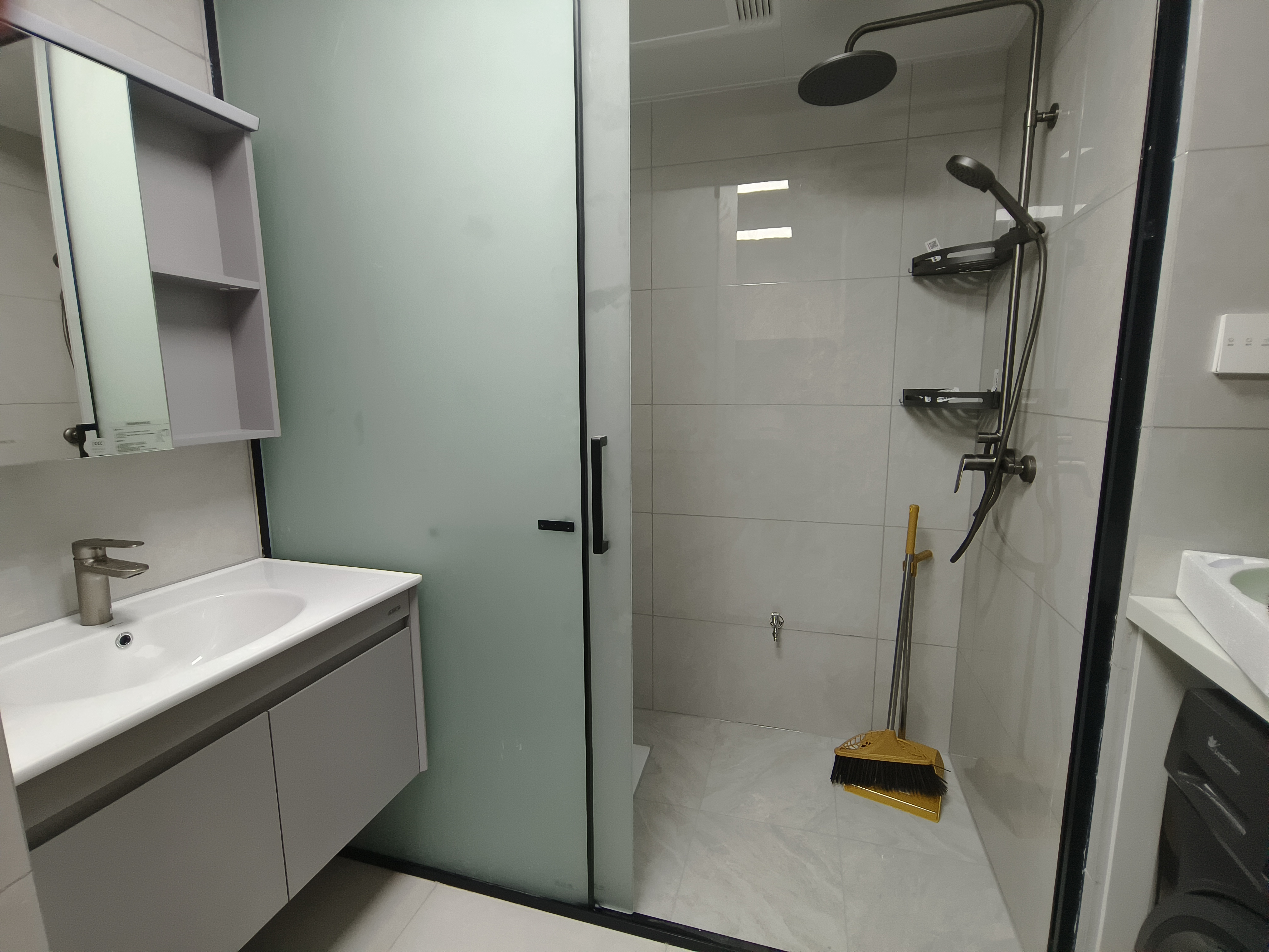 五洲锦城  1室1厅1卫    1600.0元/月 五洲锦城  1室1厅1卫    1600.0元/月室内图