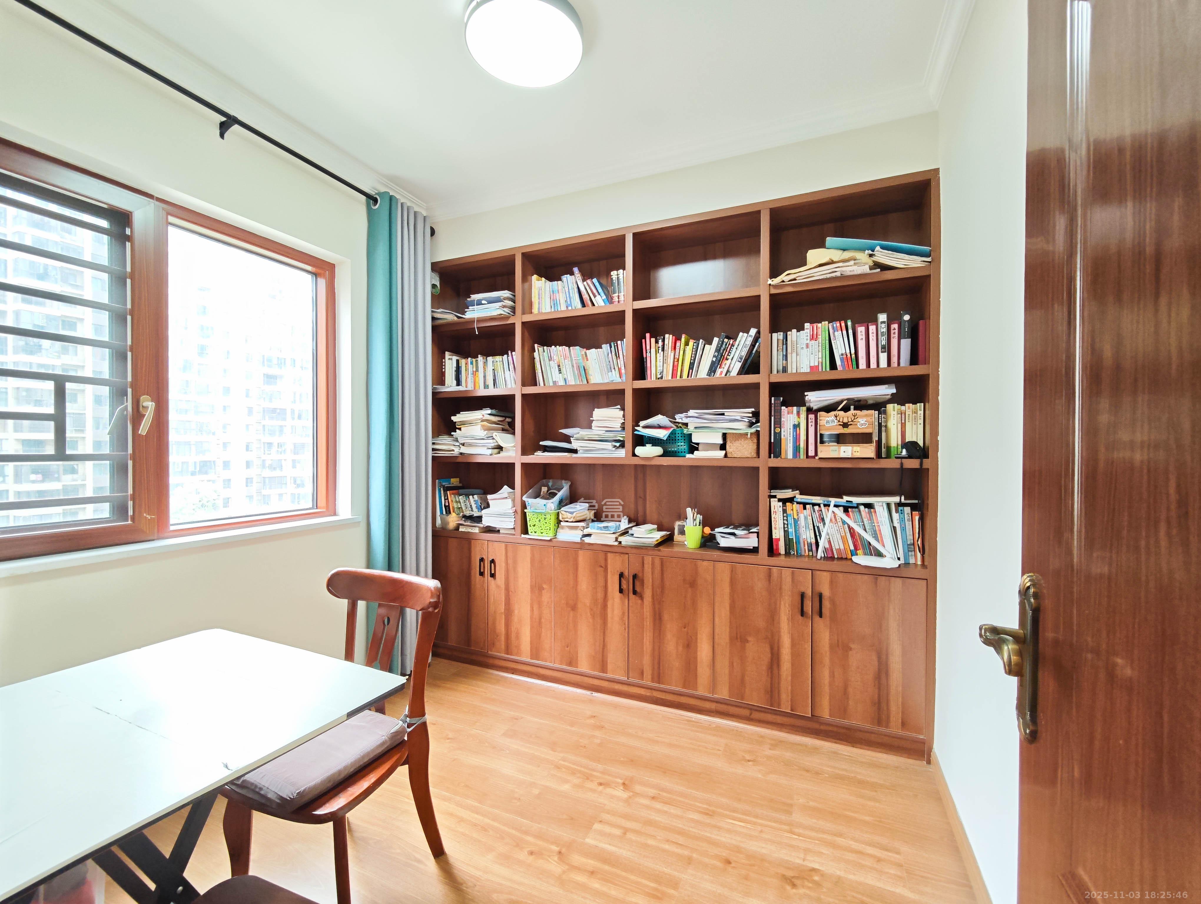 保利东郡 3室2厅2卫 108.0万 保利东郡 3室2厅2卫 108.0万卧室