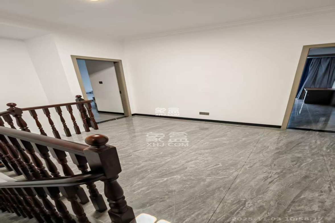 金色屋顶 4室2厅3卫 7500.0元/月 金色屋顶 4室2厅3卫 7500.0元/月室内图