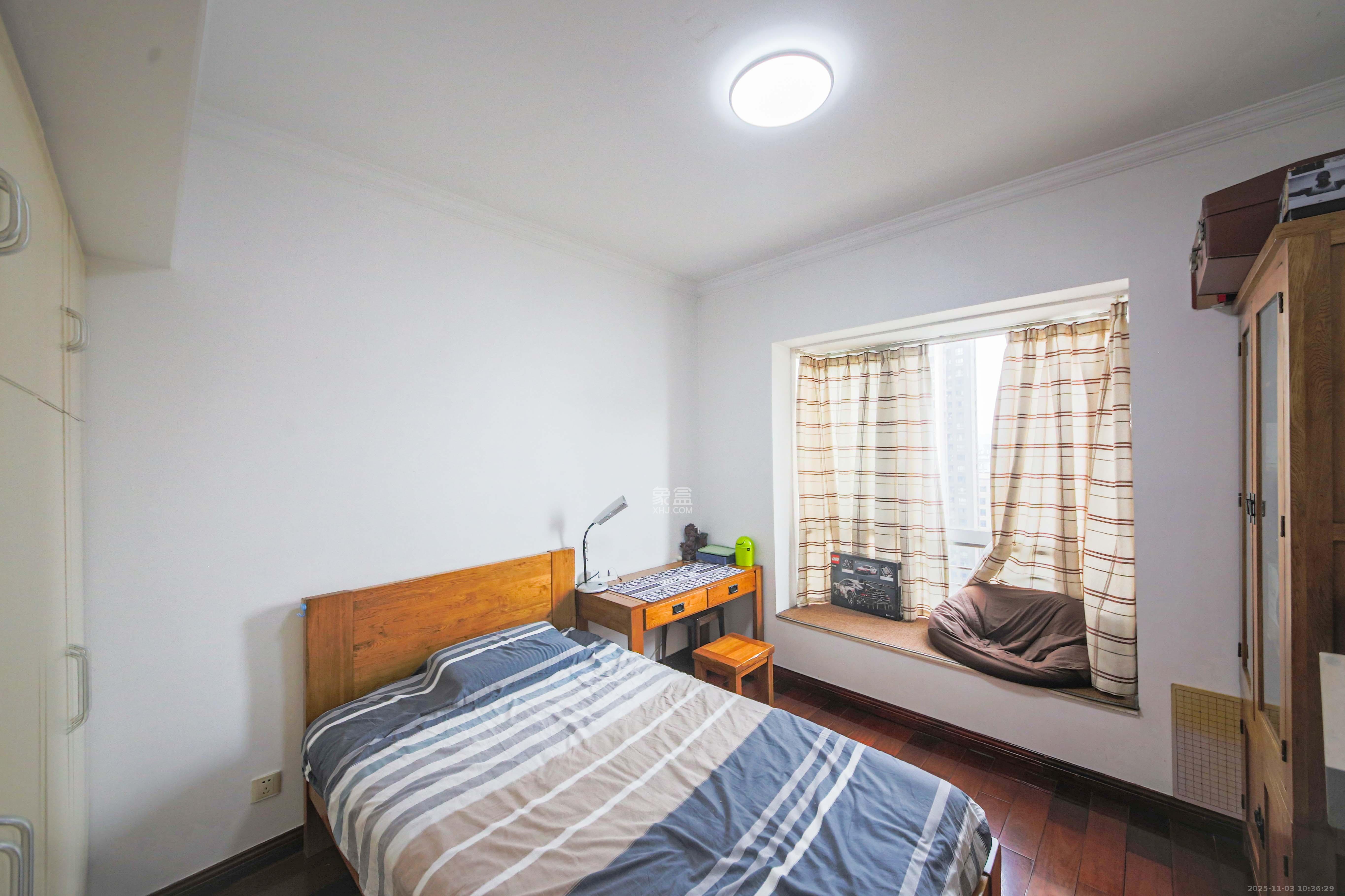 HC新城（建工集团单位房）  3室2厅1卫    180.0万卧室