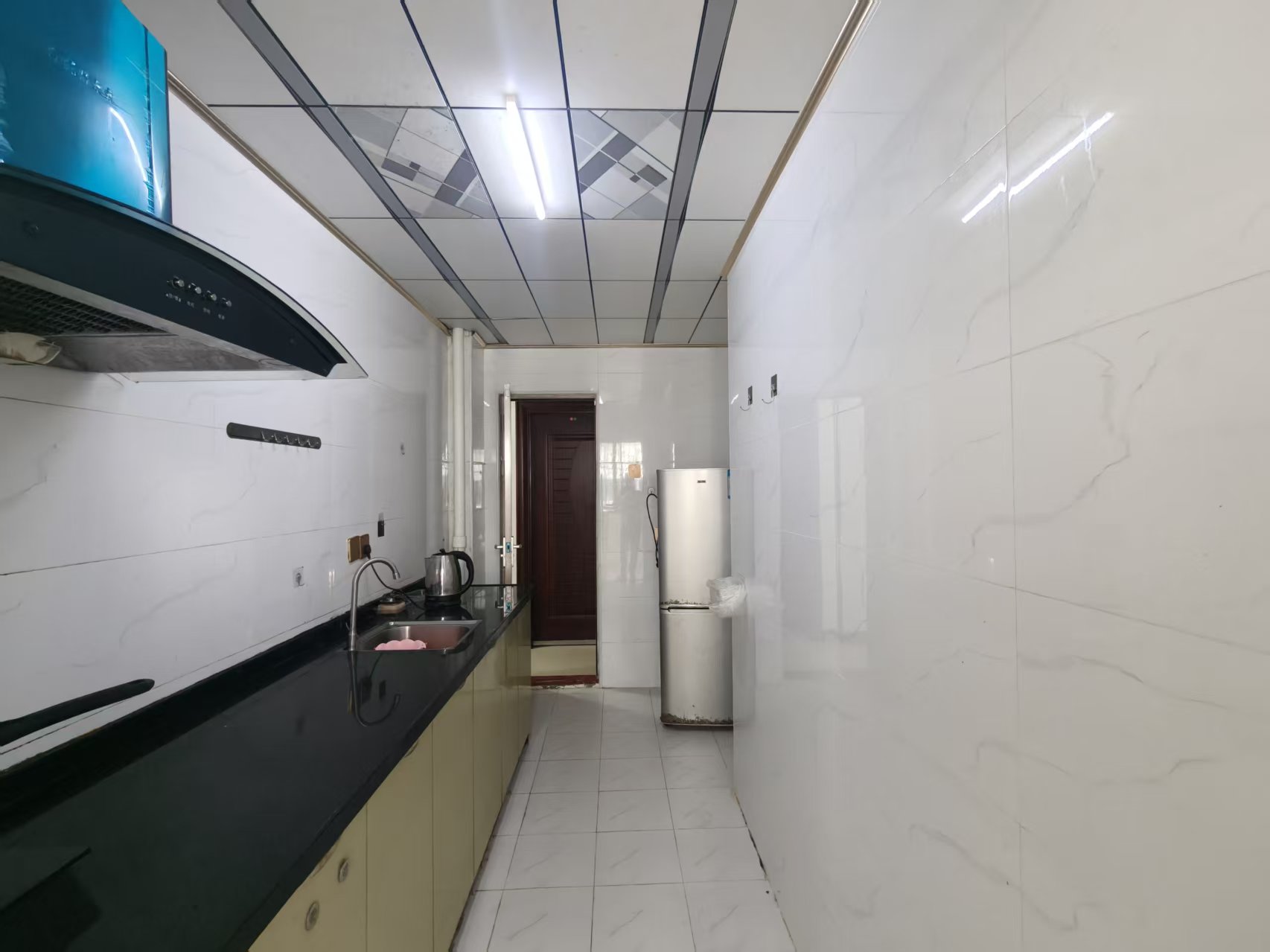 椰城大厦 3室2厅1卫 2400.0元/月 椰城大厦 3室2厅1卫 2400.0元/月室内图