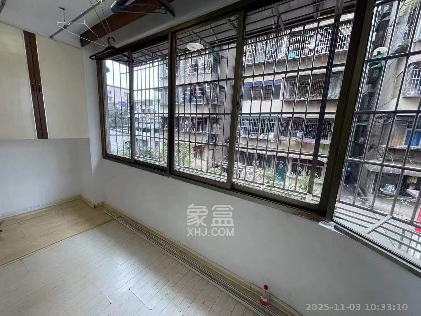 金汇小区  3室2厅1卫    2400.0元/月室内图