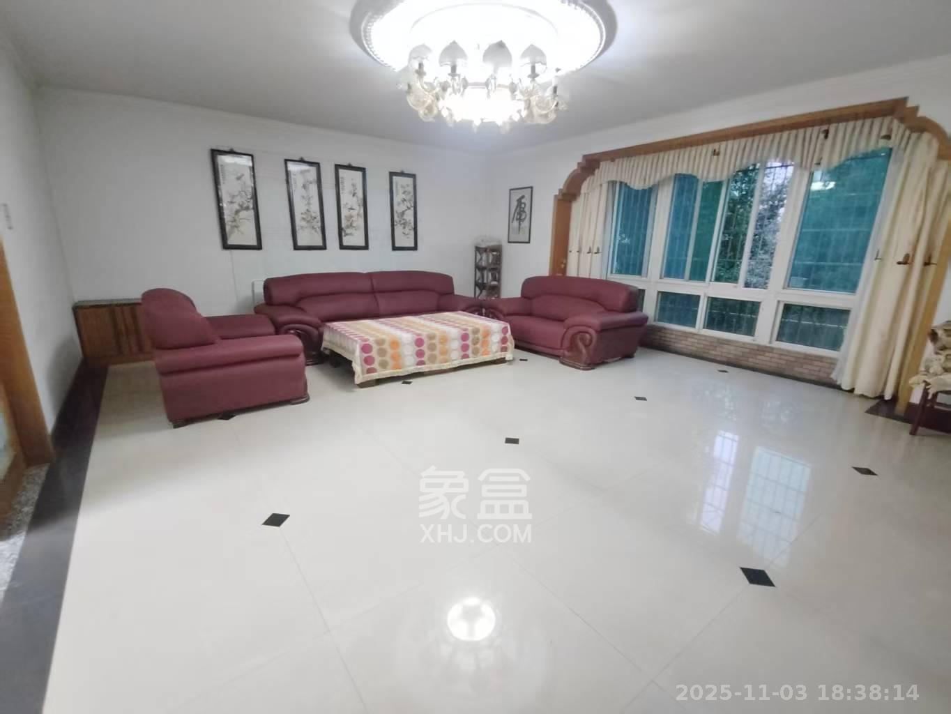 欣安小区  4室2厅2卫    1600.0元/月