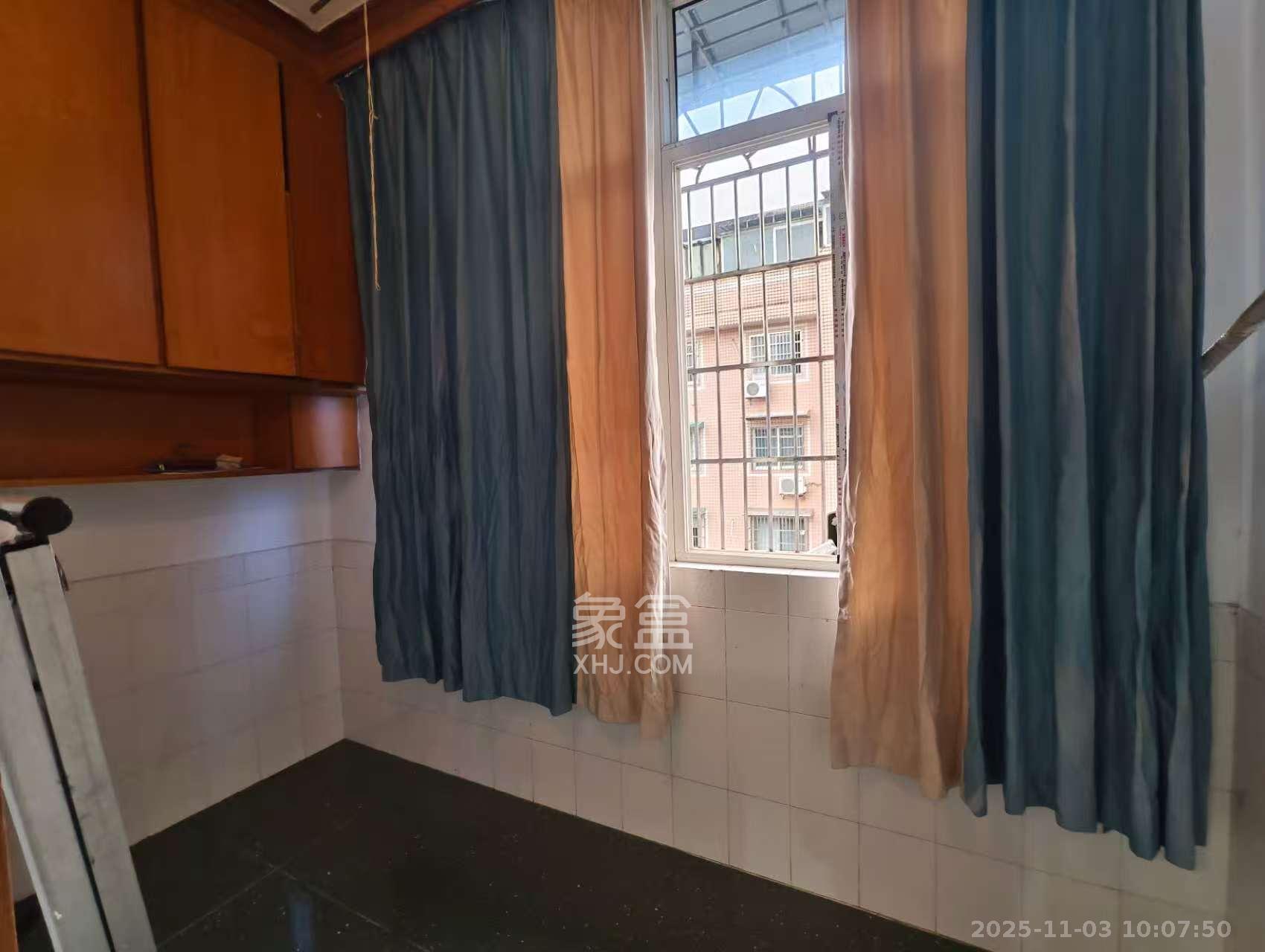 荷花园小区（安置房小区）  2室2厅1卫    1500.0元/月室内图