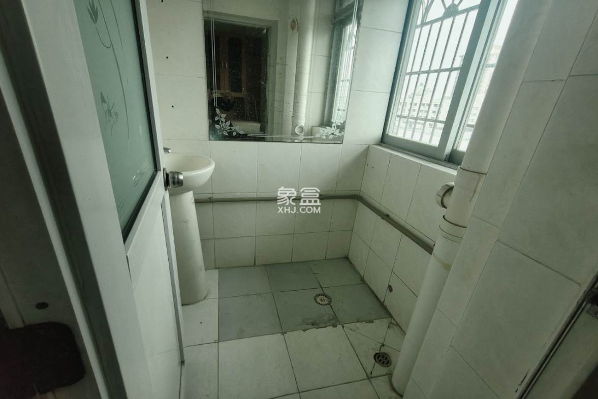 海南师范大学 3室2厅2卫 138.0万 海南师范大学 3室2厅2卫 138.0万客厅