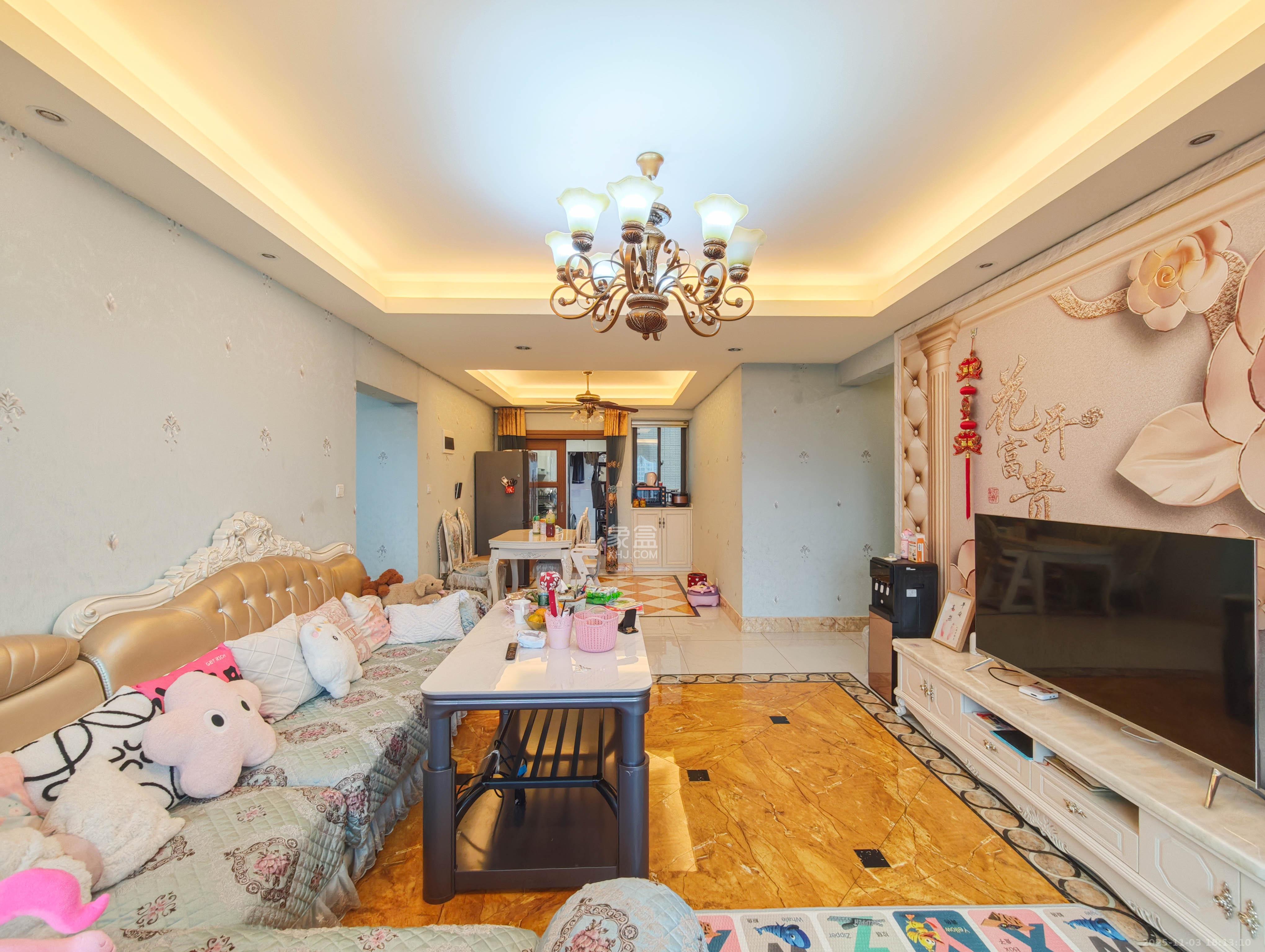 碧桂园南城首府(东宸林海) 4室2厅2卫 105.0万 碧桂园南城首府(东宸林海) 4室2厅2卫 105.0万客厅