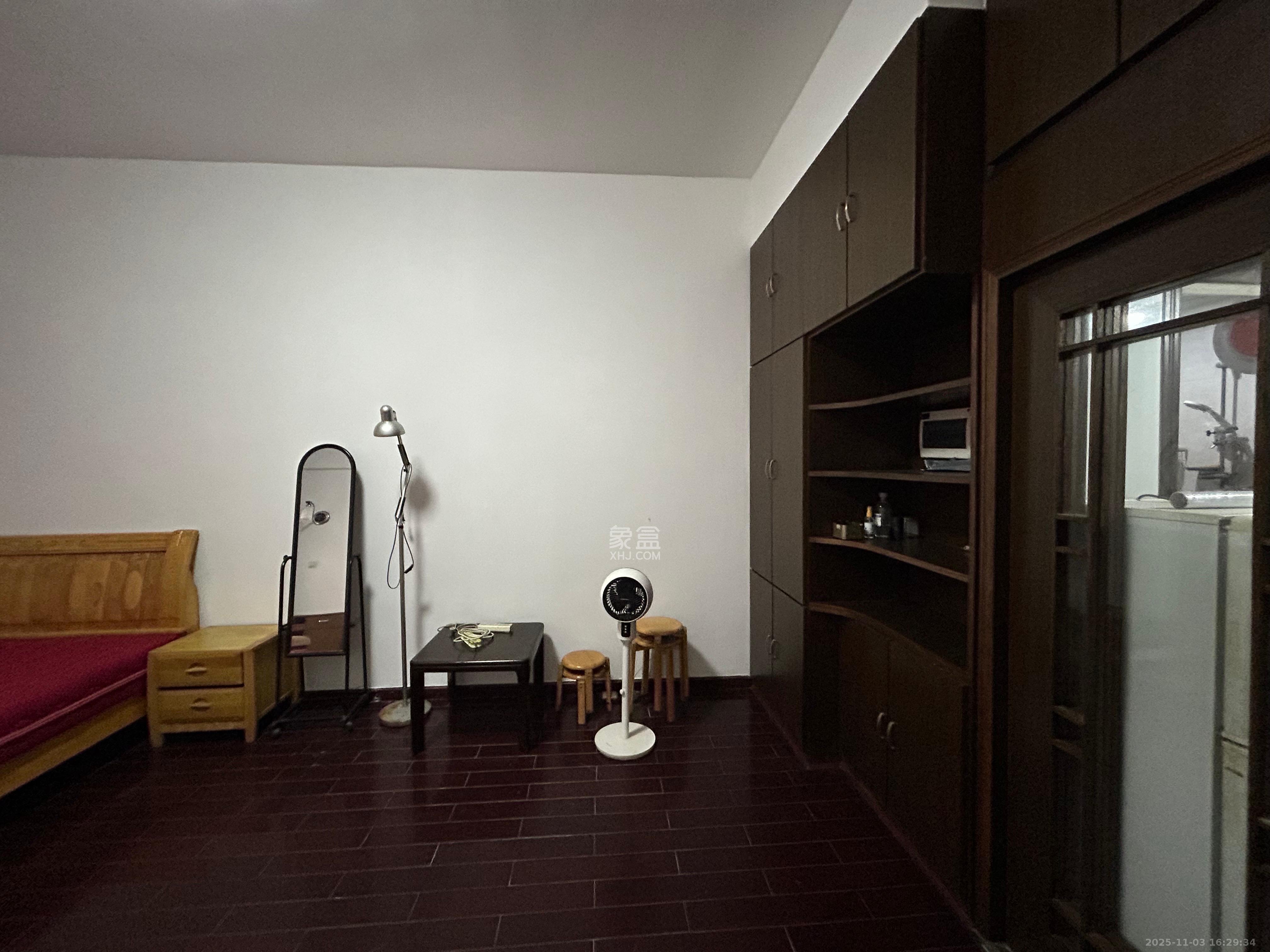 天城湖光山色  1室1厅1卫    1200.0元/月室内图