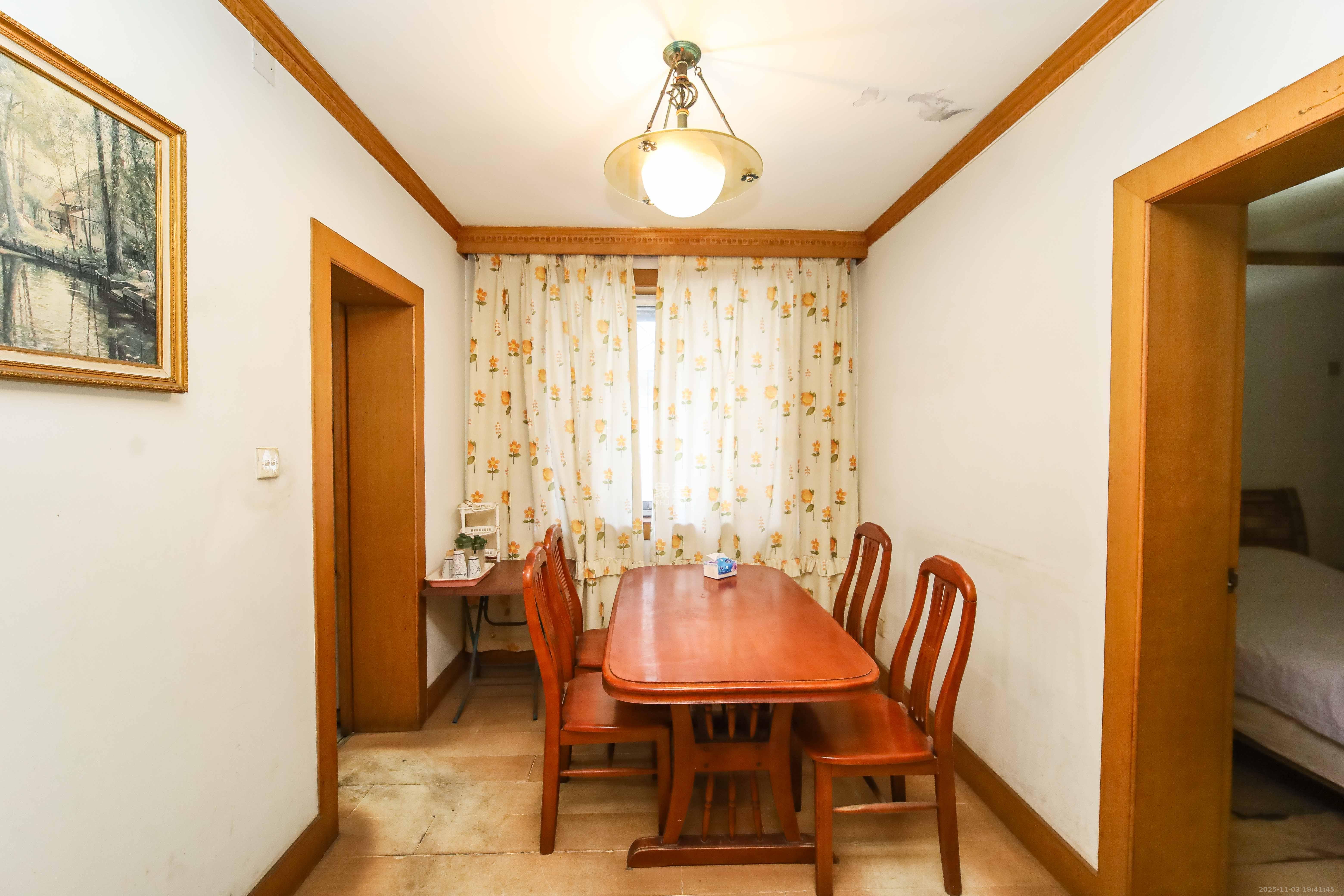 环达公寓 3室2厅1卫 56.0万 环达公寓 3室2厅1卫 56.0万卧室