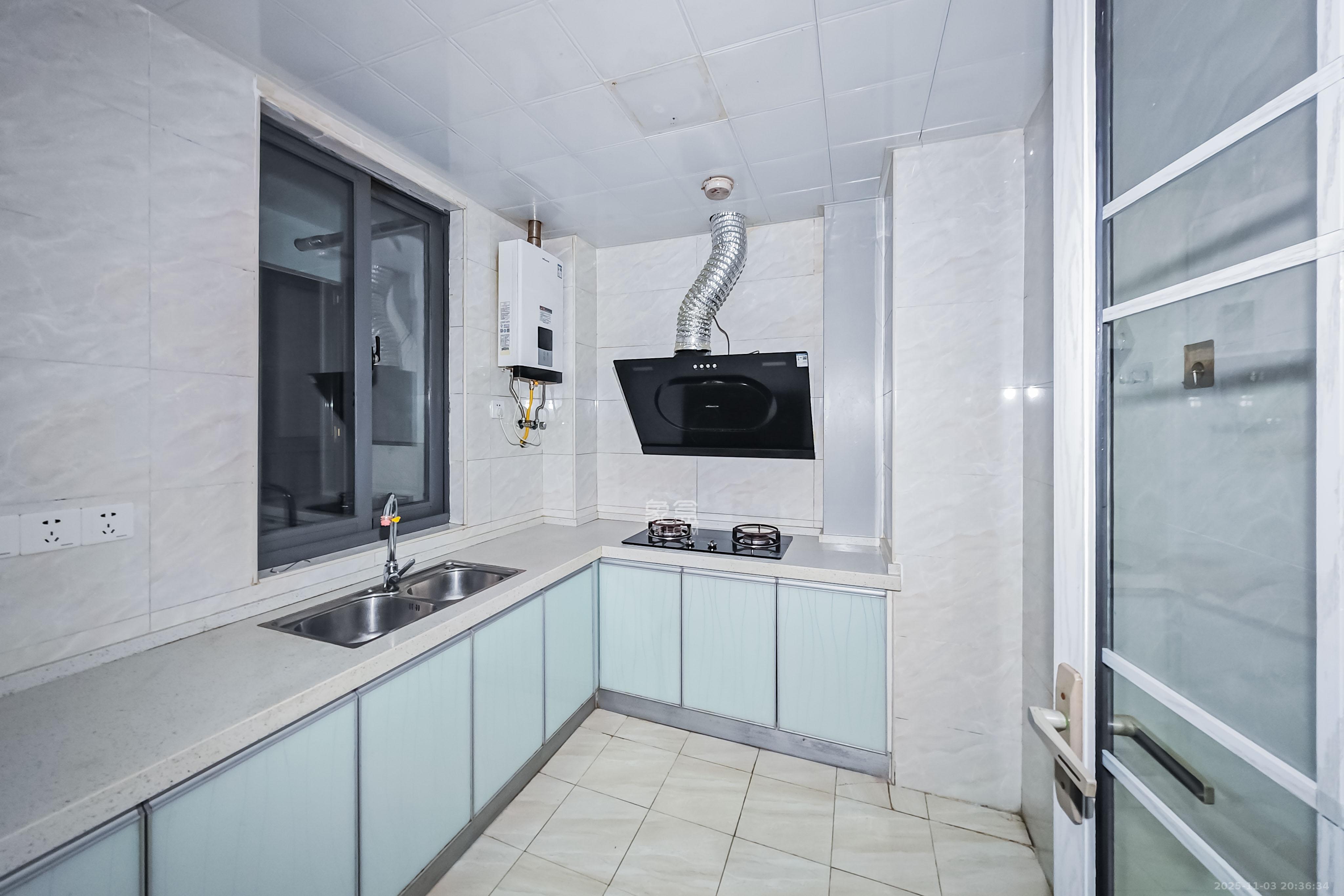 半山壹号  3室2厅2卫    115.0万其他