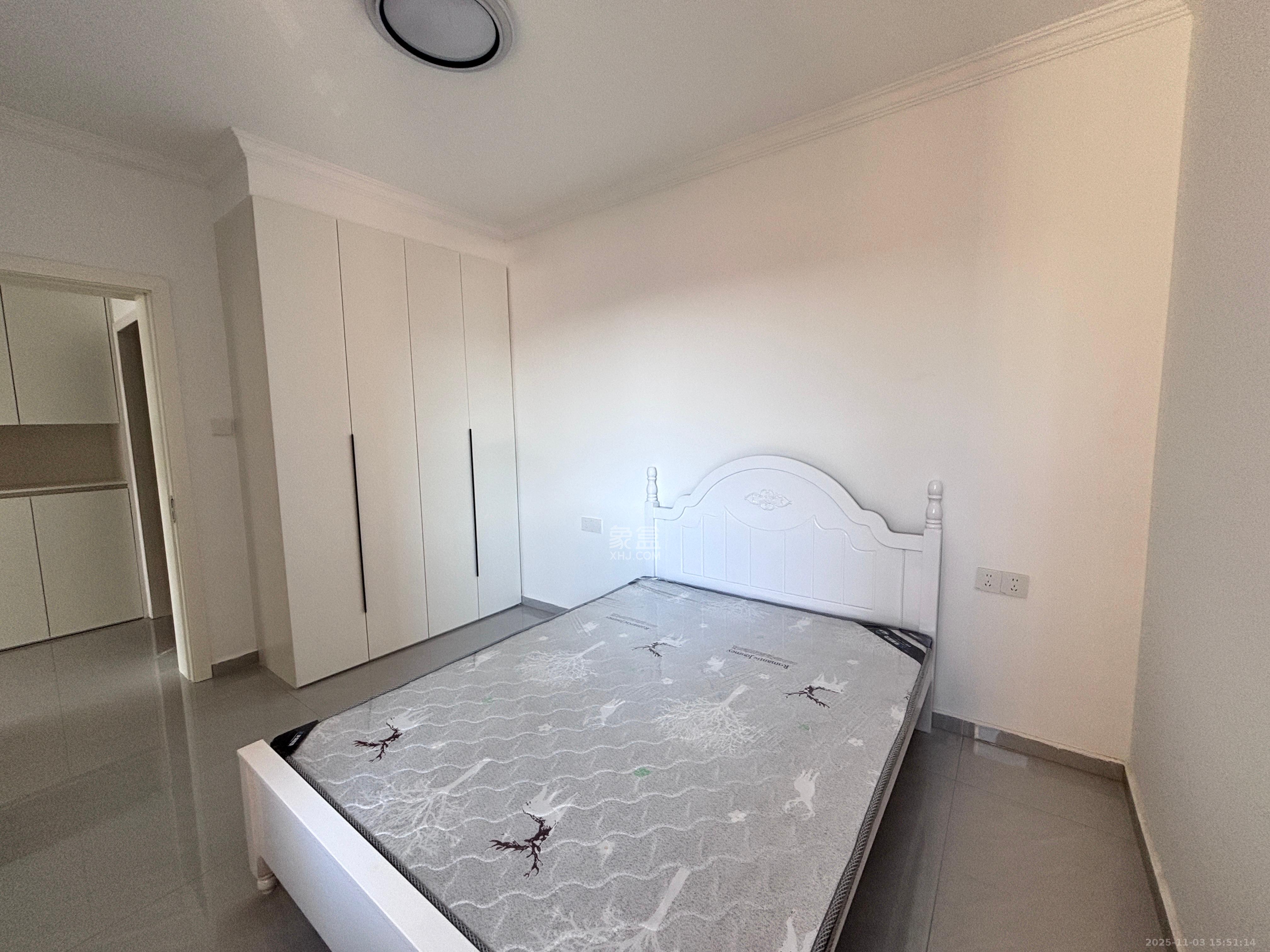 中粮鸿云  3室2厅1卫    1800.0元/月室内图