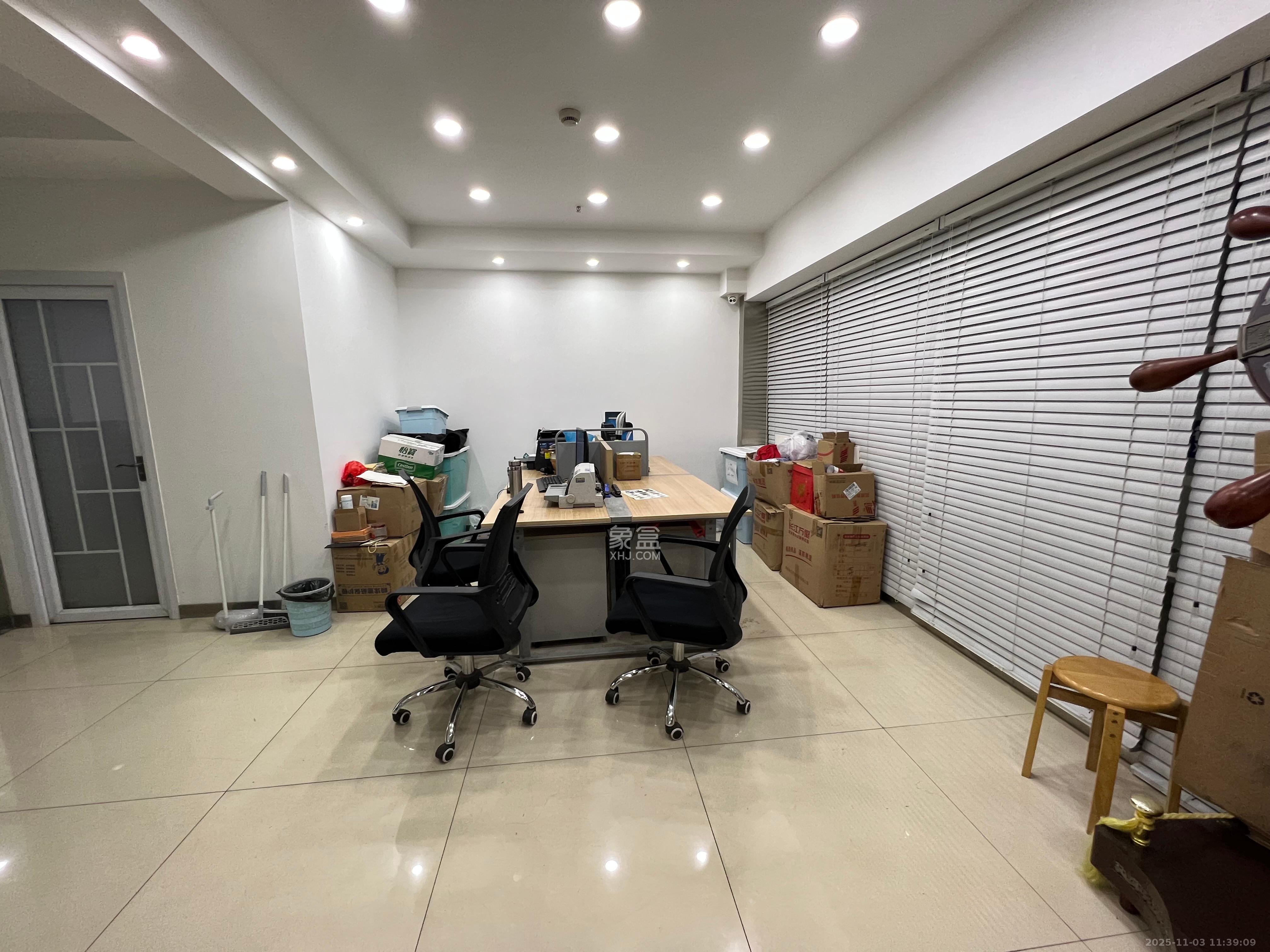 长房中庭国际（东郡华蓉广场）  3室2厅1卫    6200.0元/月室内图