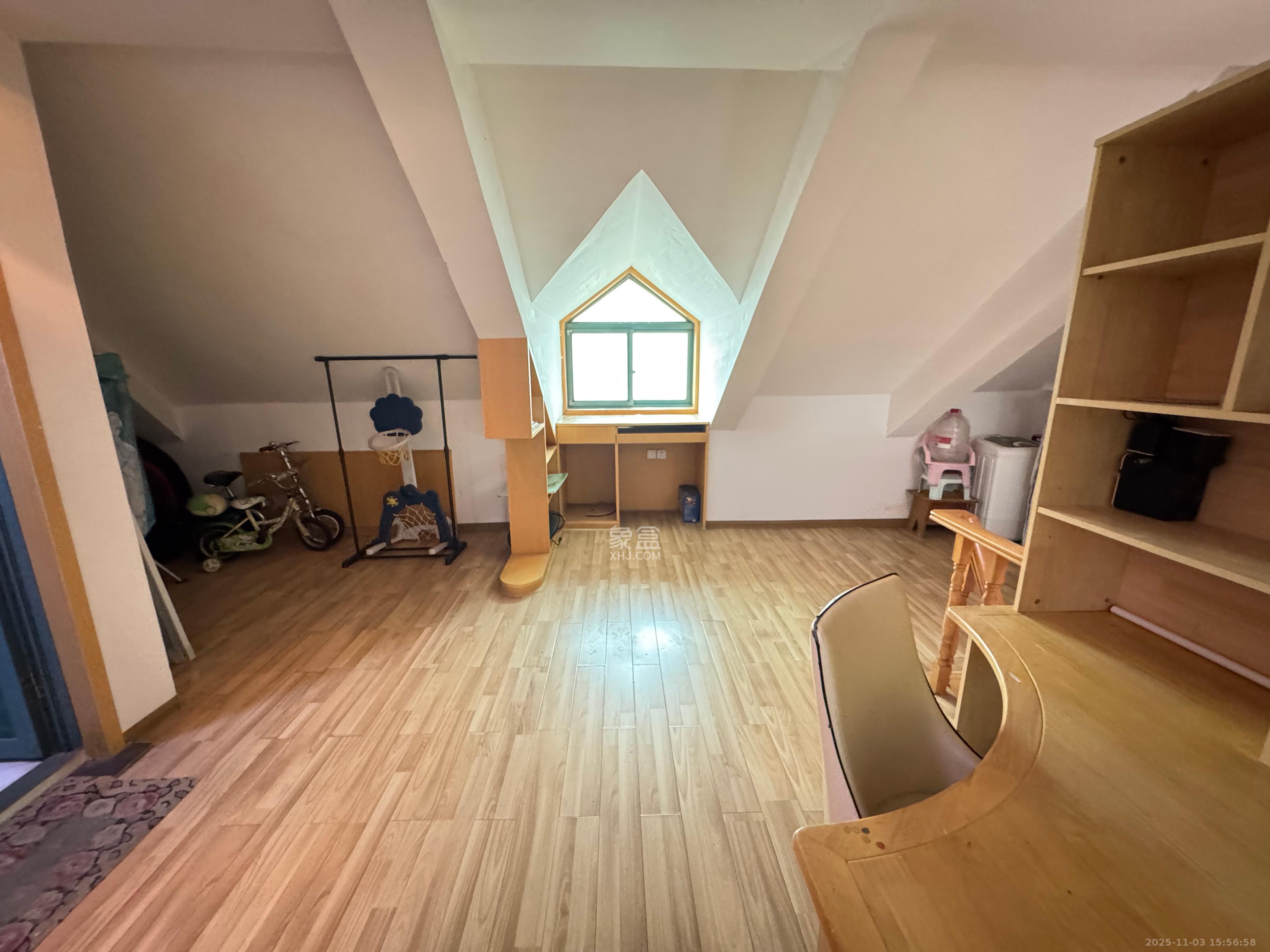 柠檬丽都  4室2厅1卫    2000.0元/月室内图