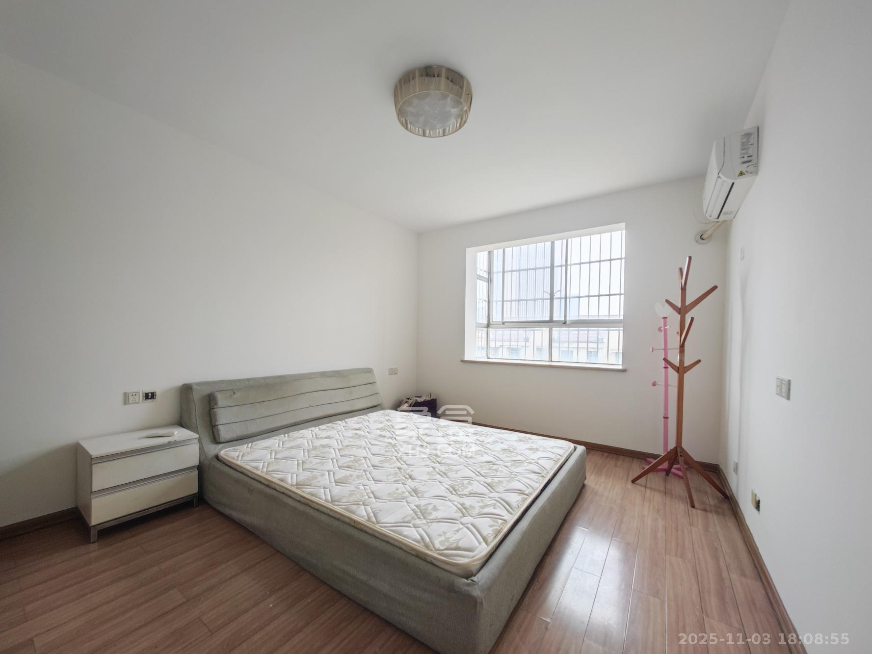 佳园星城  3室2厅2卫    56.0万卧室