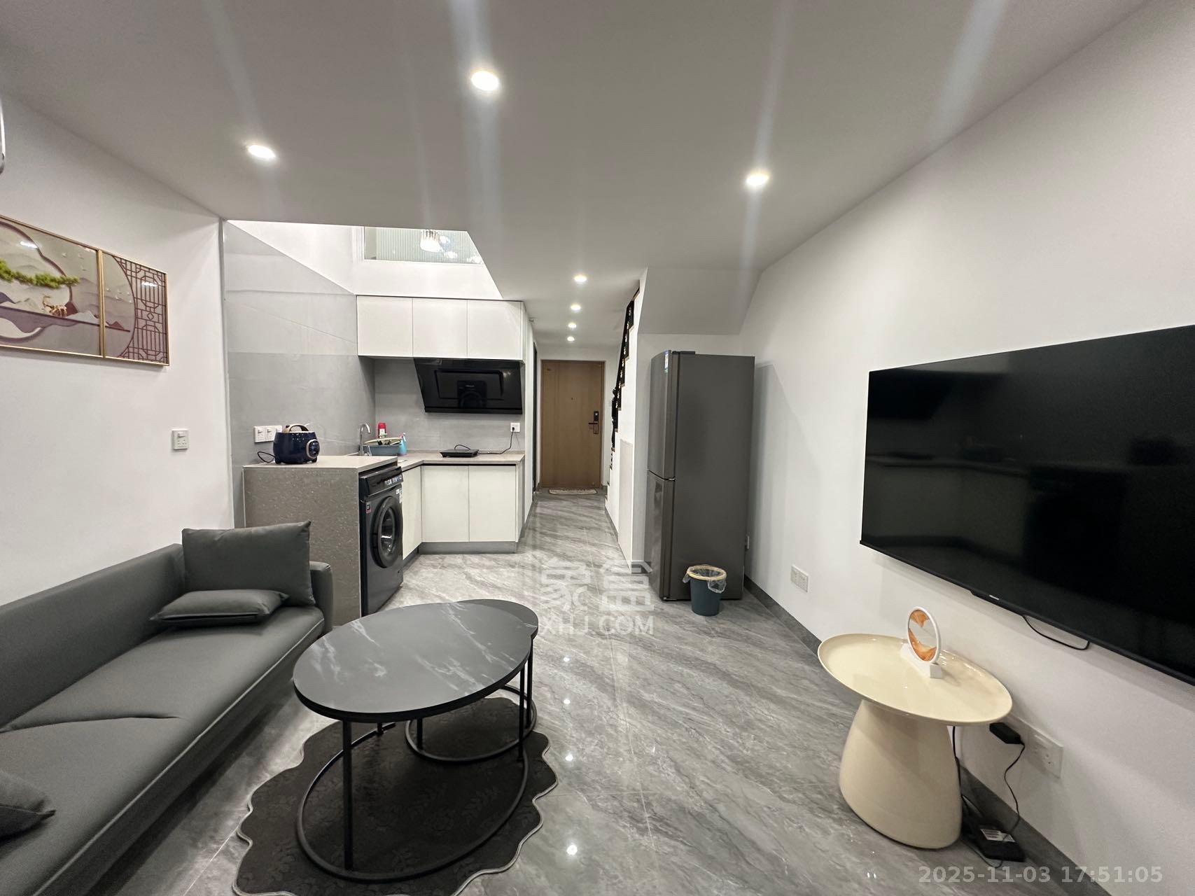 卓越江岸  2室1厅1卫    2300.0元/月室内图