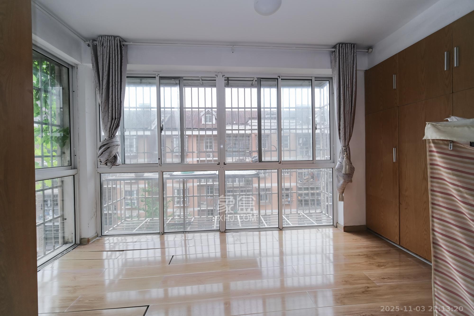 长丰星城  4室2厅2卫    89.0万阳台