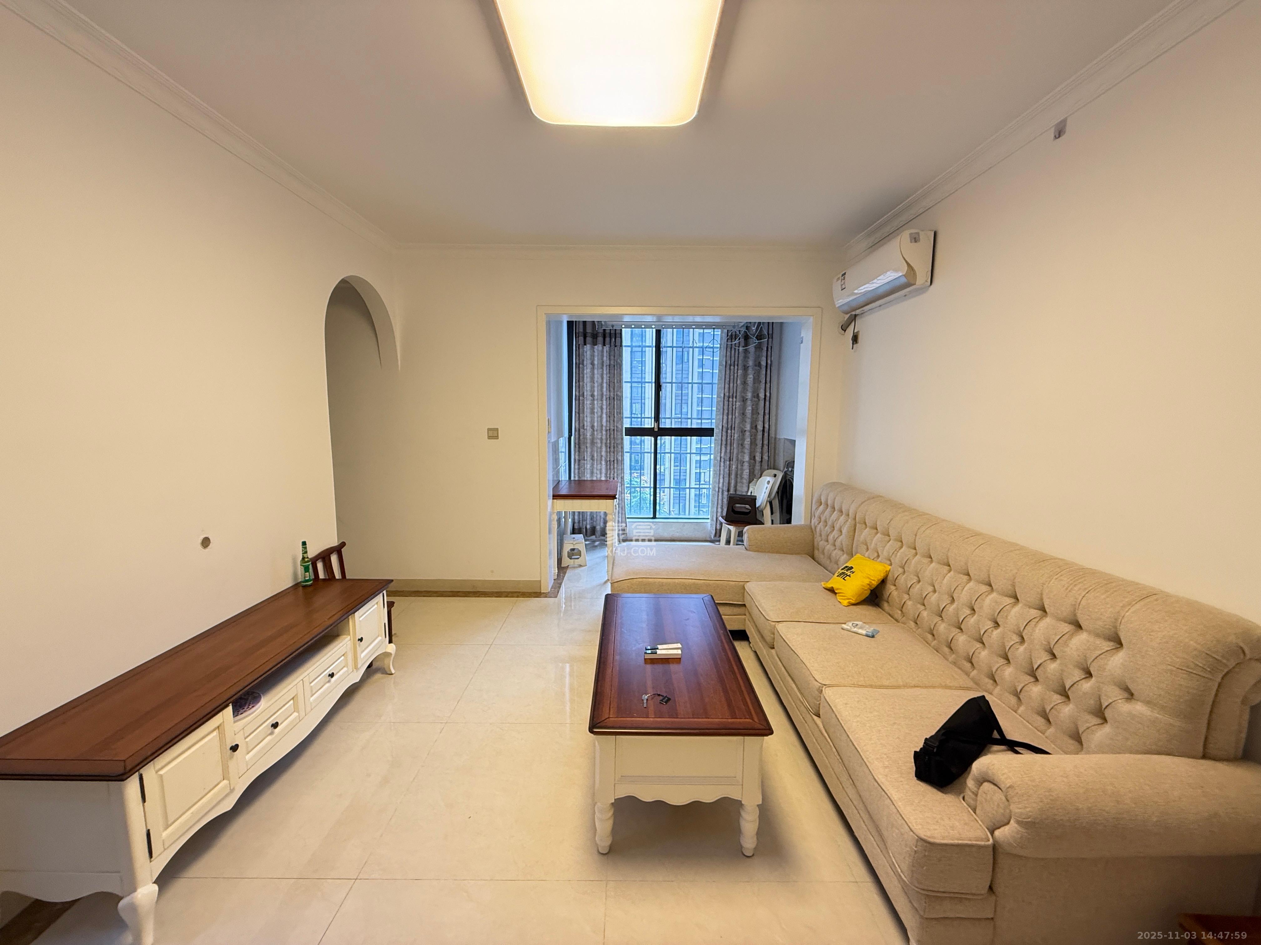 绿地之窗  2室2厅1卫    2200.0元/月