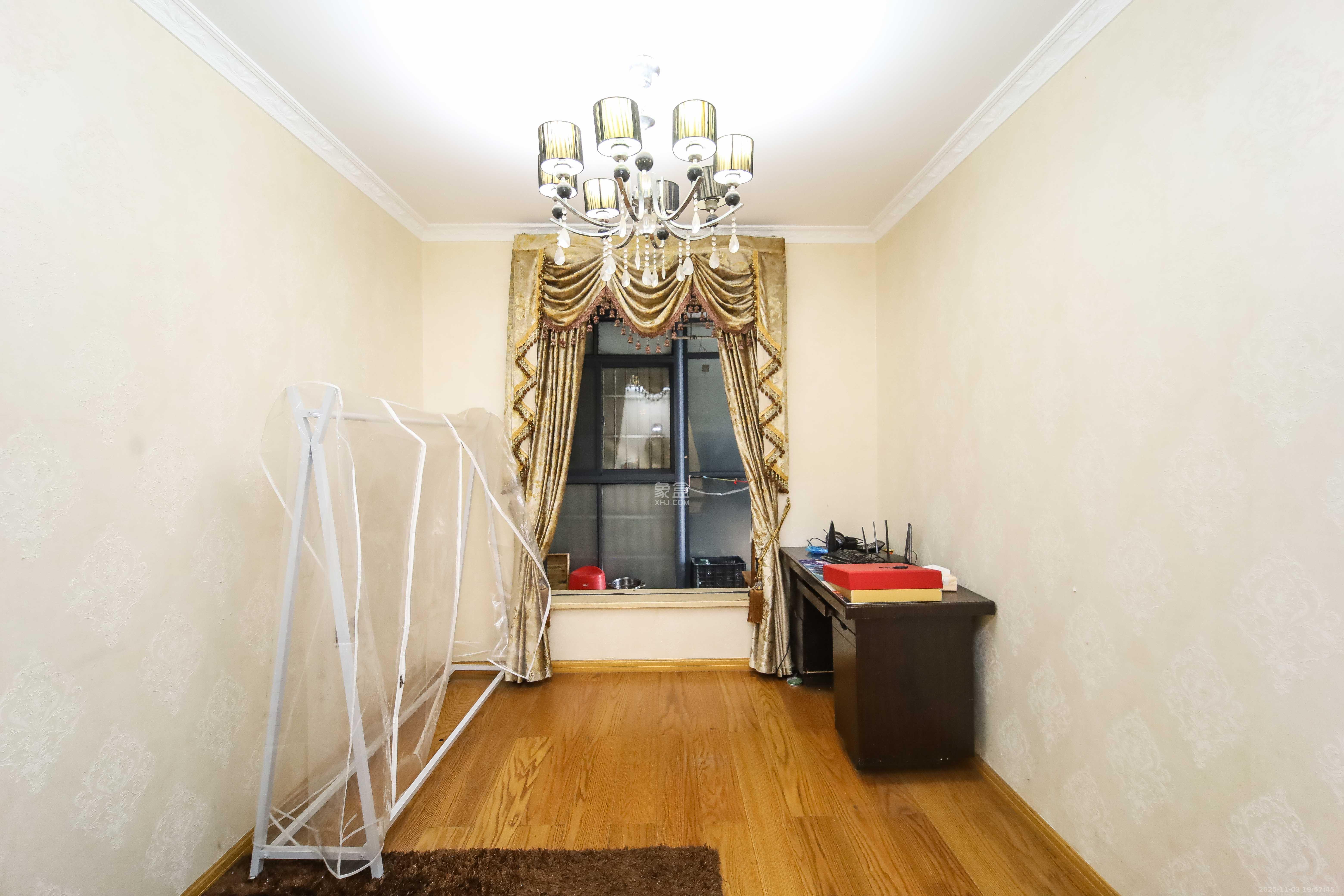 江河双水湾  4室2厅2卫    152.0万卧室