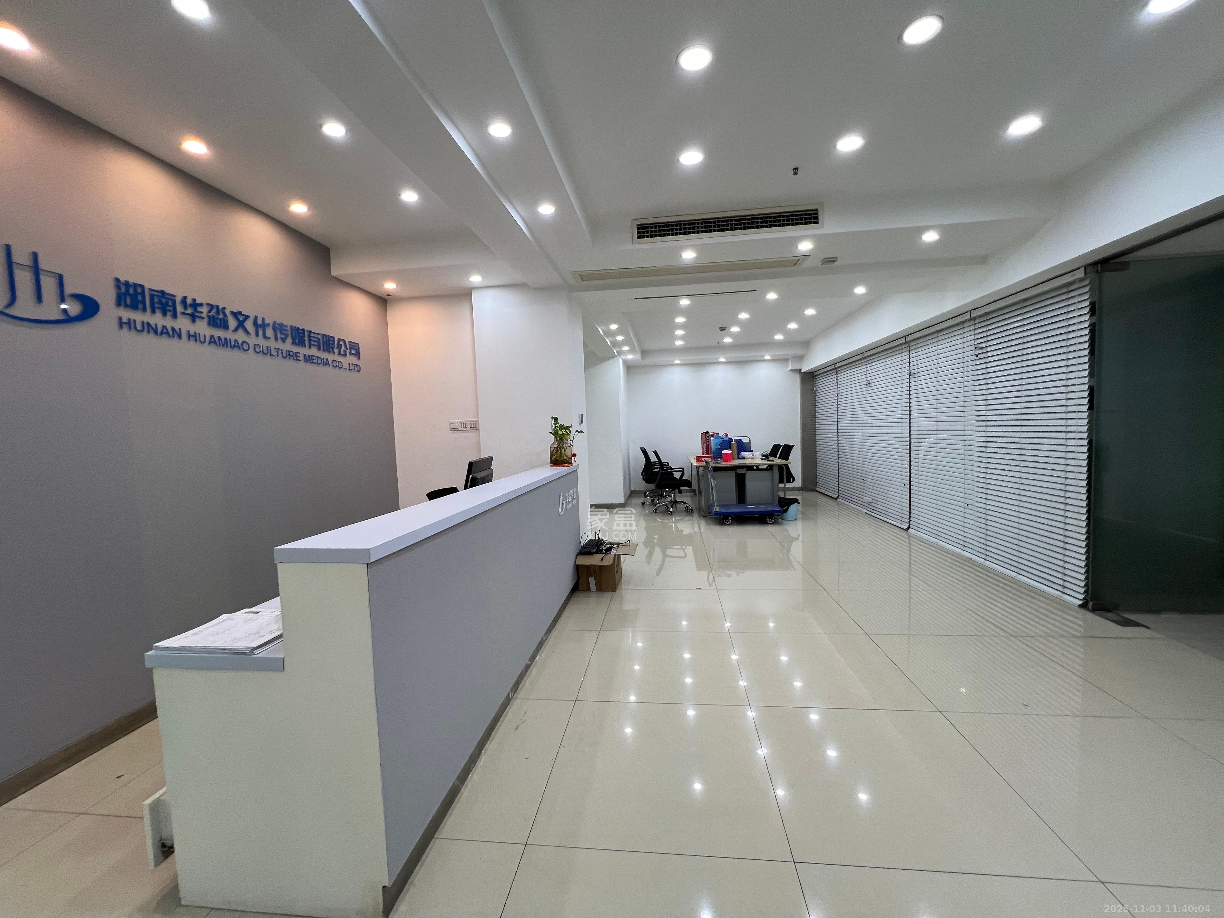 长房中庭国际（东郡华蓉广场）  3室1厅1卫    6200.0元/月室内图