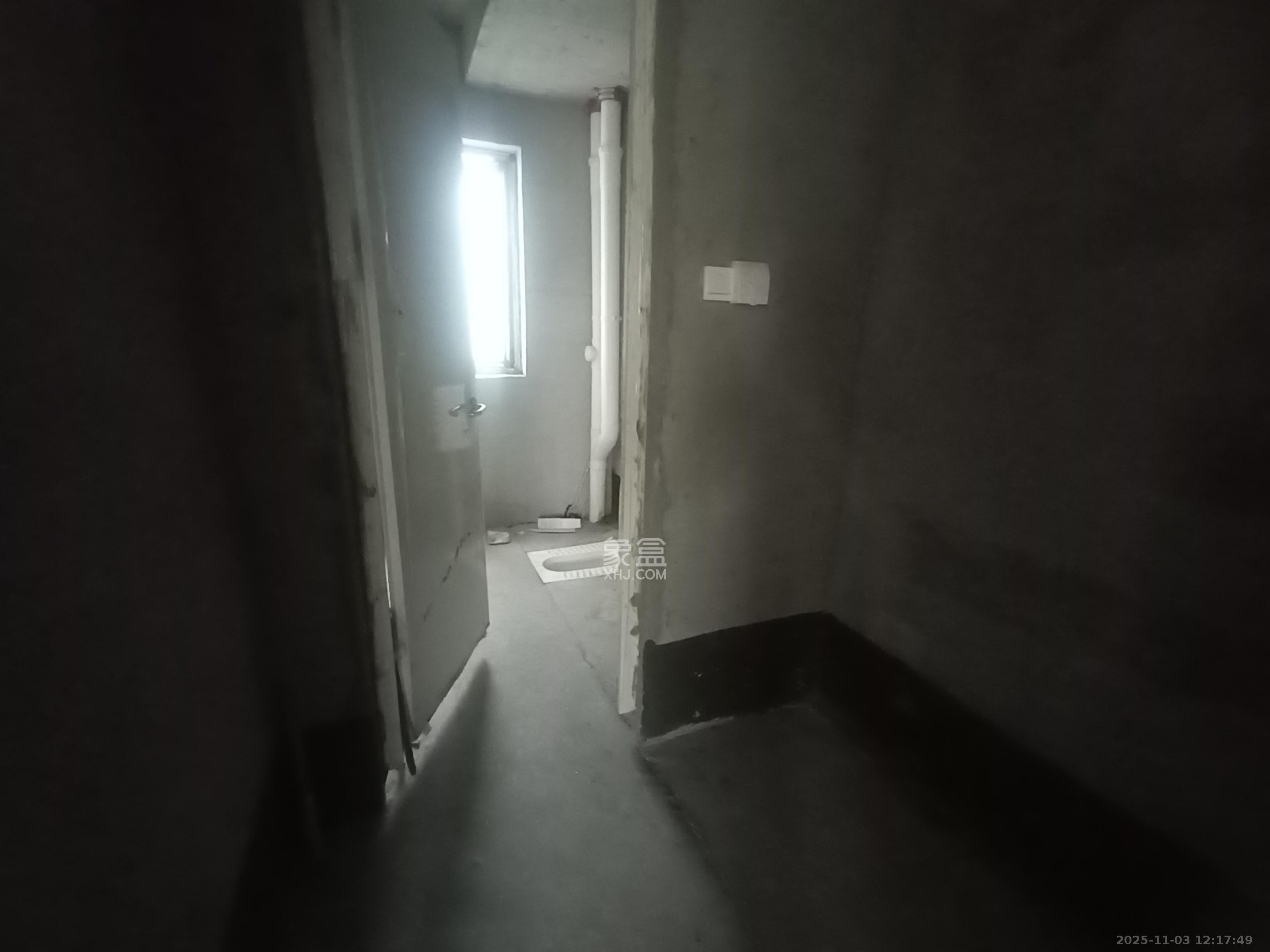 谷山景苑  4室2厅2卫    4000.0元/月室内图