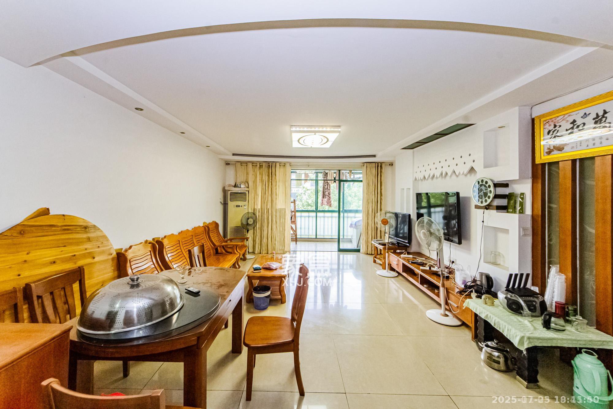 金帆江滨玫瑰园  4室2厅2卫    2300.0元/月