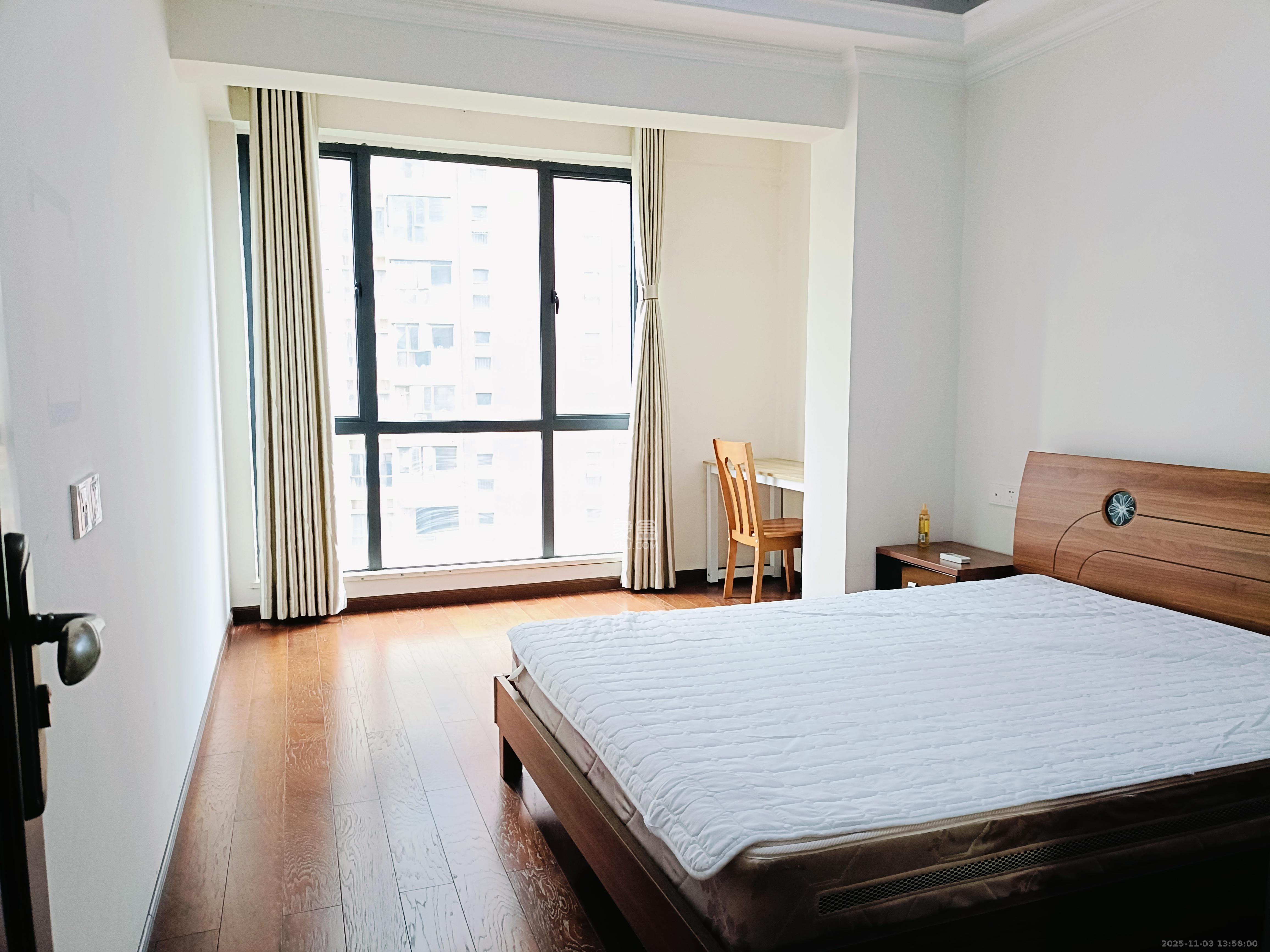 公园9号  2室1厅1卫    3500.0元/月室内图