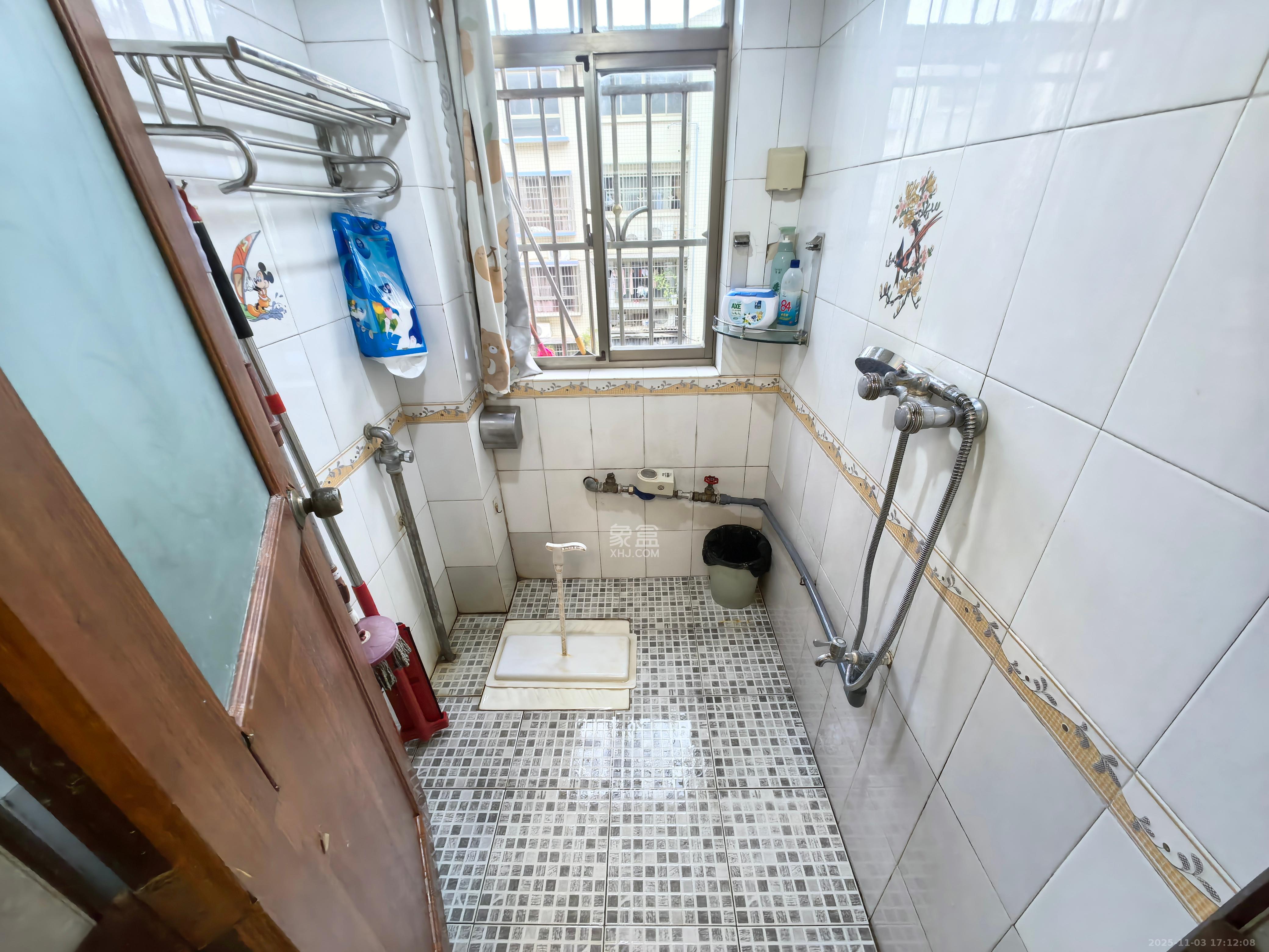 金峰小区南院  3室2厅2卫    1900.0元/月 金峰小区南院  3室2厅2卫    1900.0元/月室内图