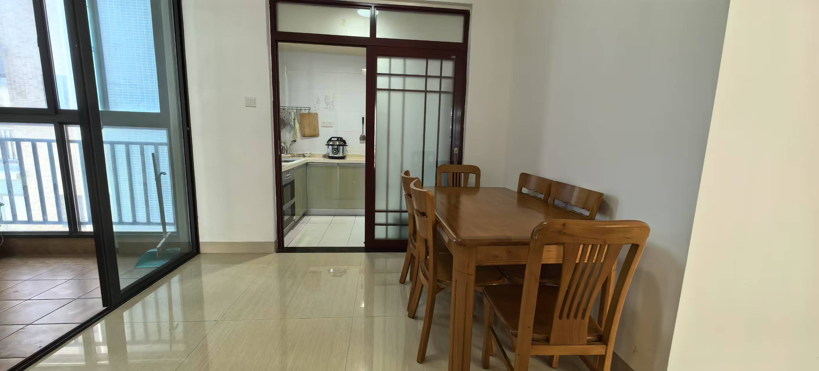 环强御景湾 3室2厅1卫 3500.0元/月 环强御景湾 3室2厅1卫 3500.0元/月室内图