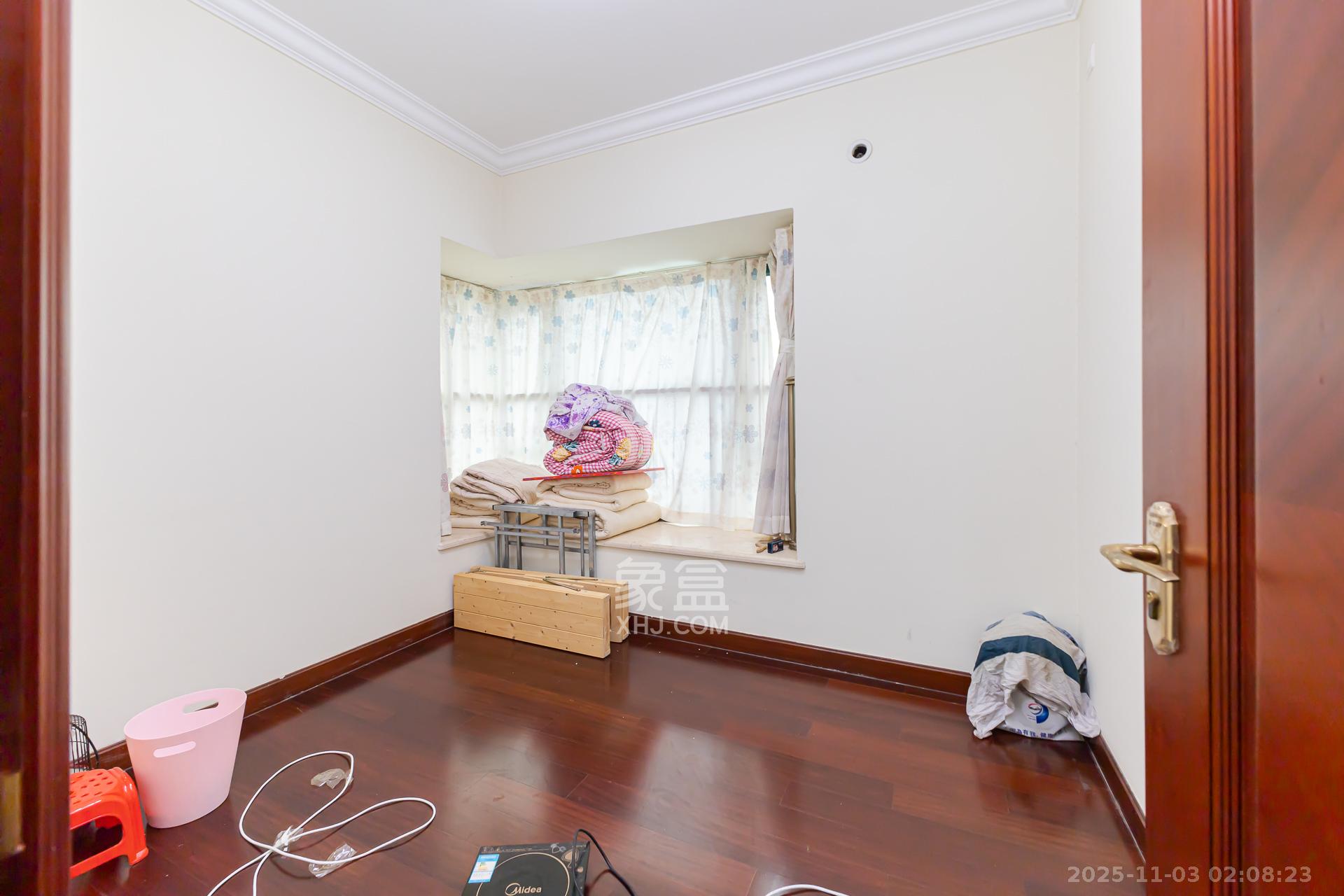 恒大名都  4室2厅2卫    75.8万 恒大名都  4室2厅2卫    75.8万卧室