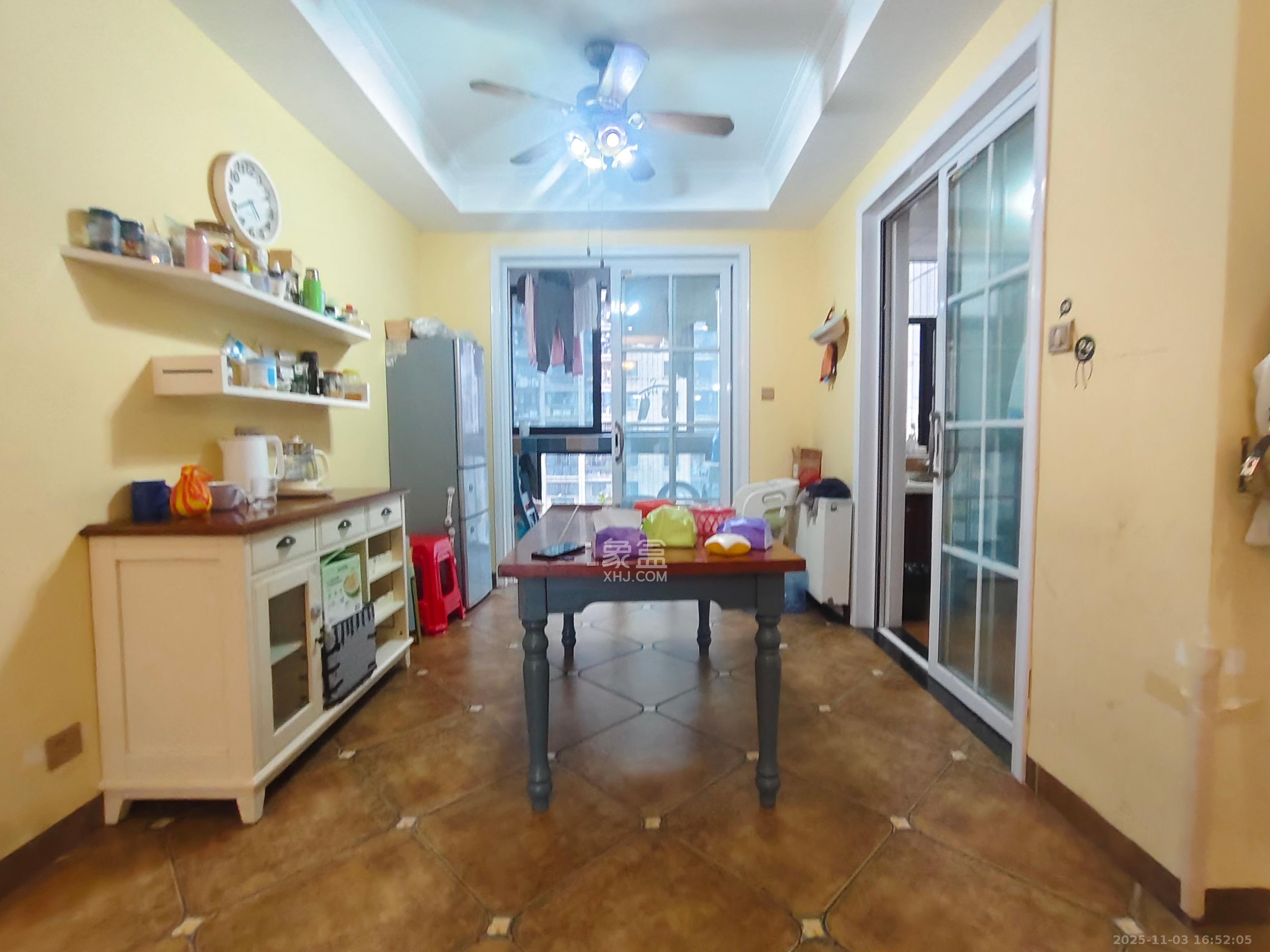 阳光丽城一期  4室2厅2卫    4000.0元/月室内图